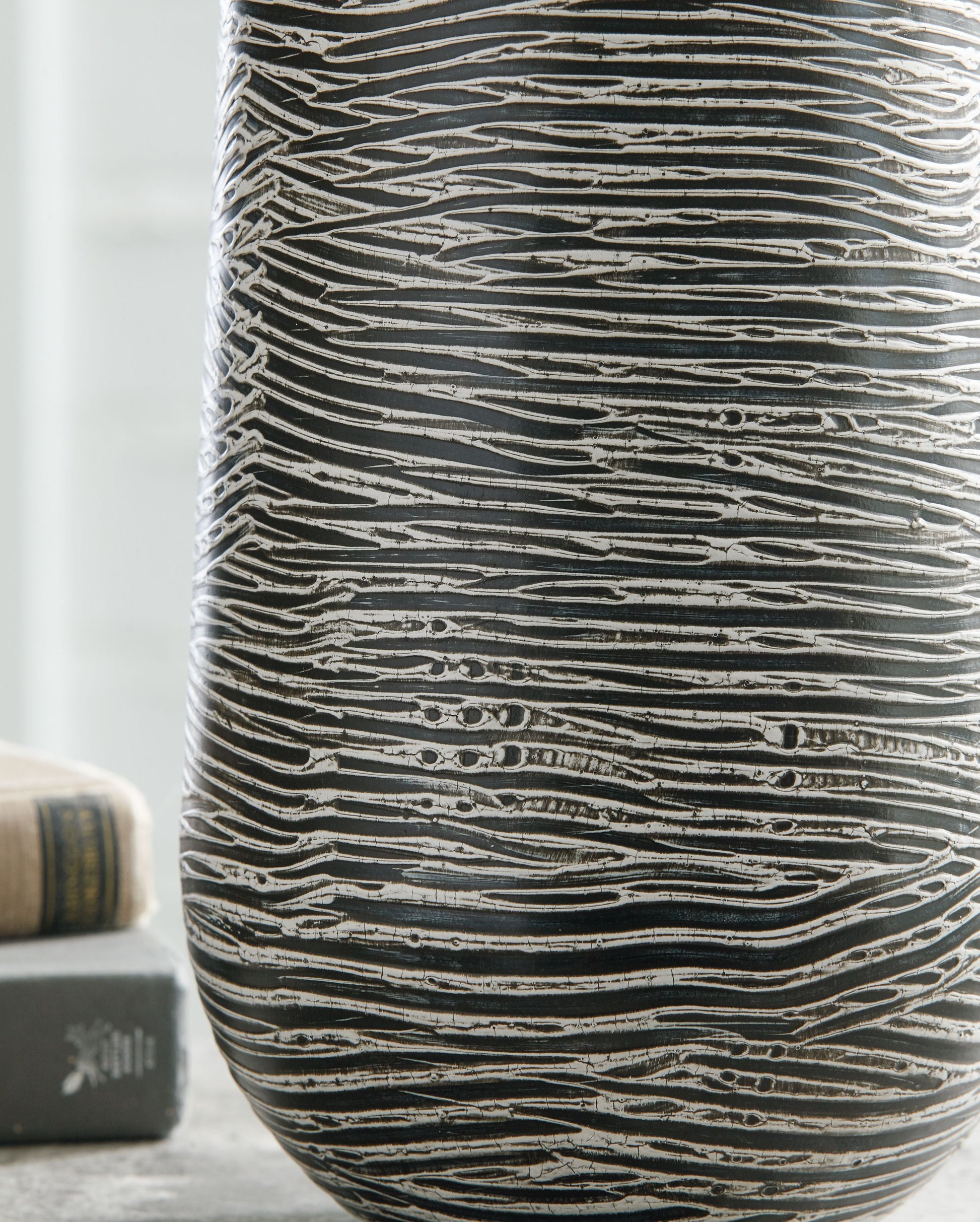 Signature Design by Ashley® Fynn - Vase | Meri Furniture