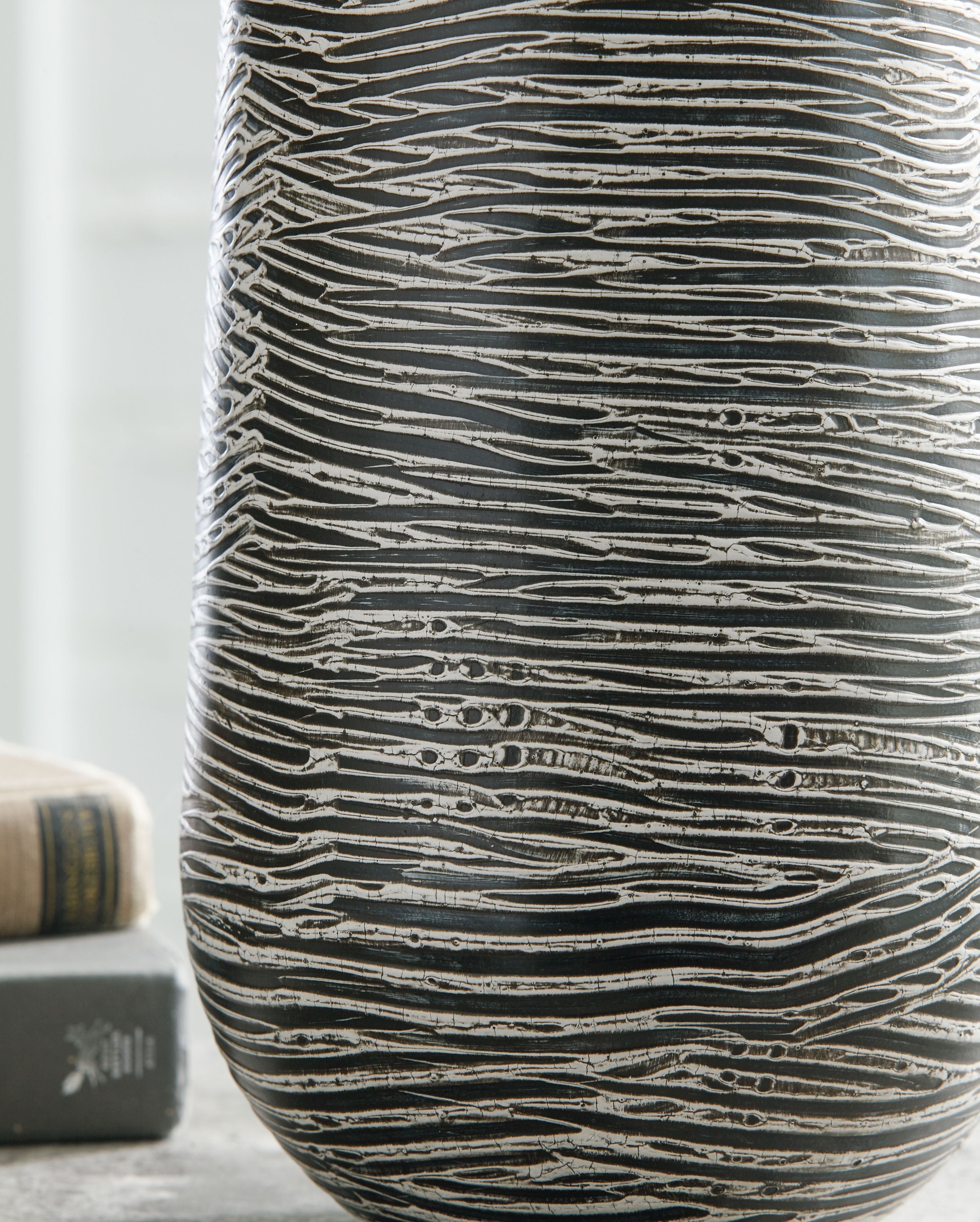 Signature Design by Ashley® Fynn - Vase | Meri Furniture