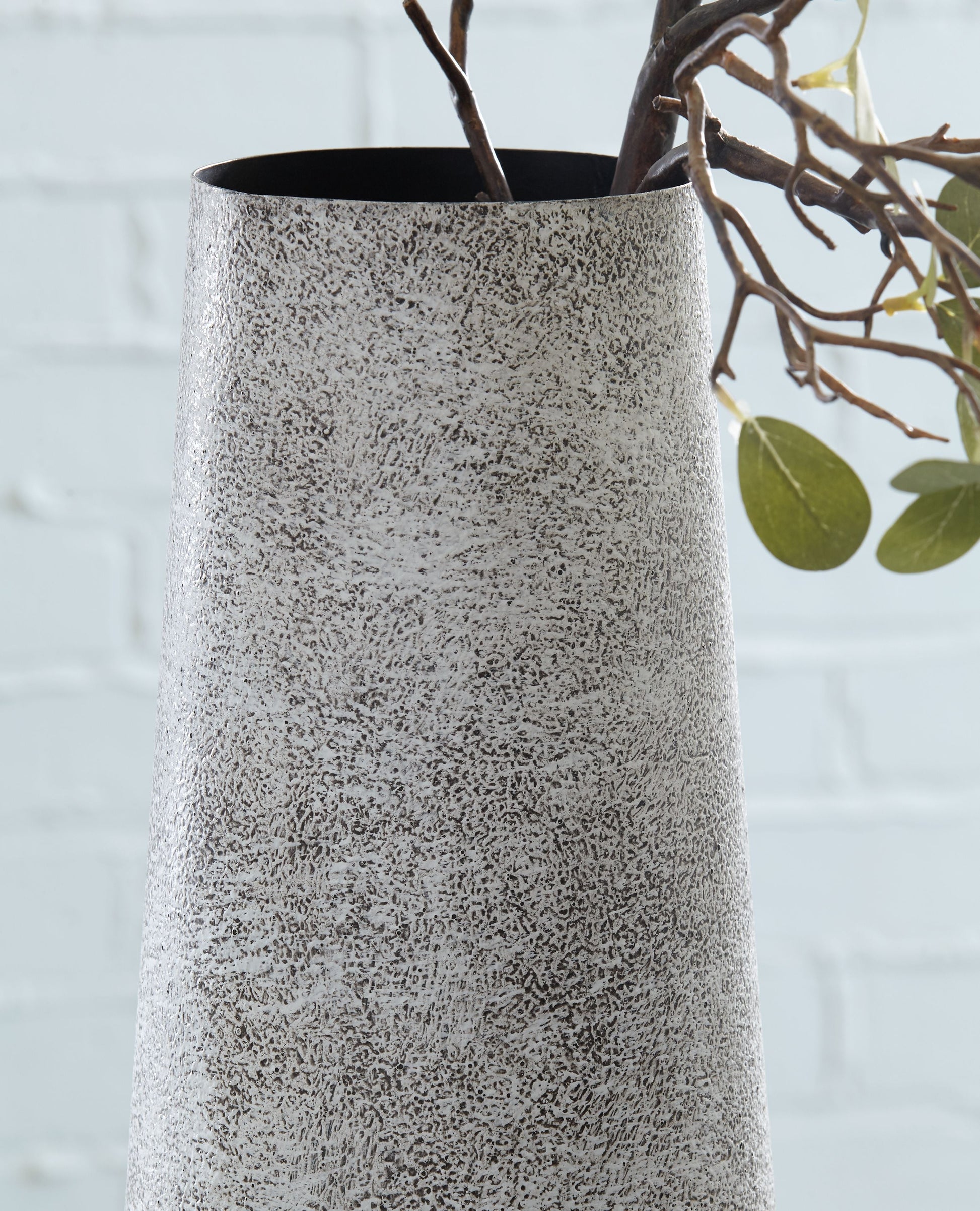 Signature Design by Ashley® Fynn - Vase | Meri Furniture