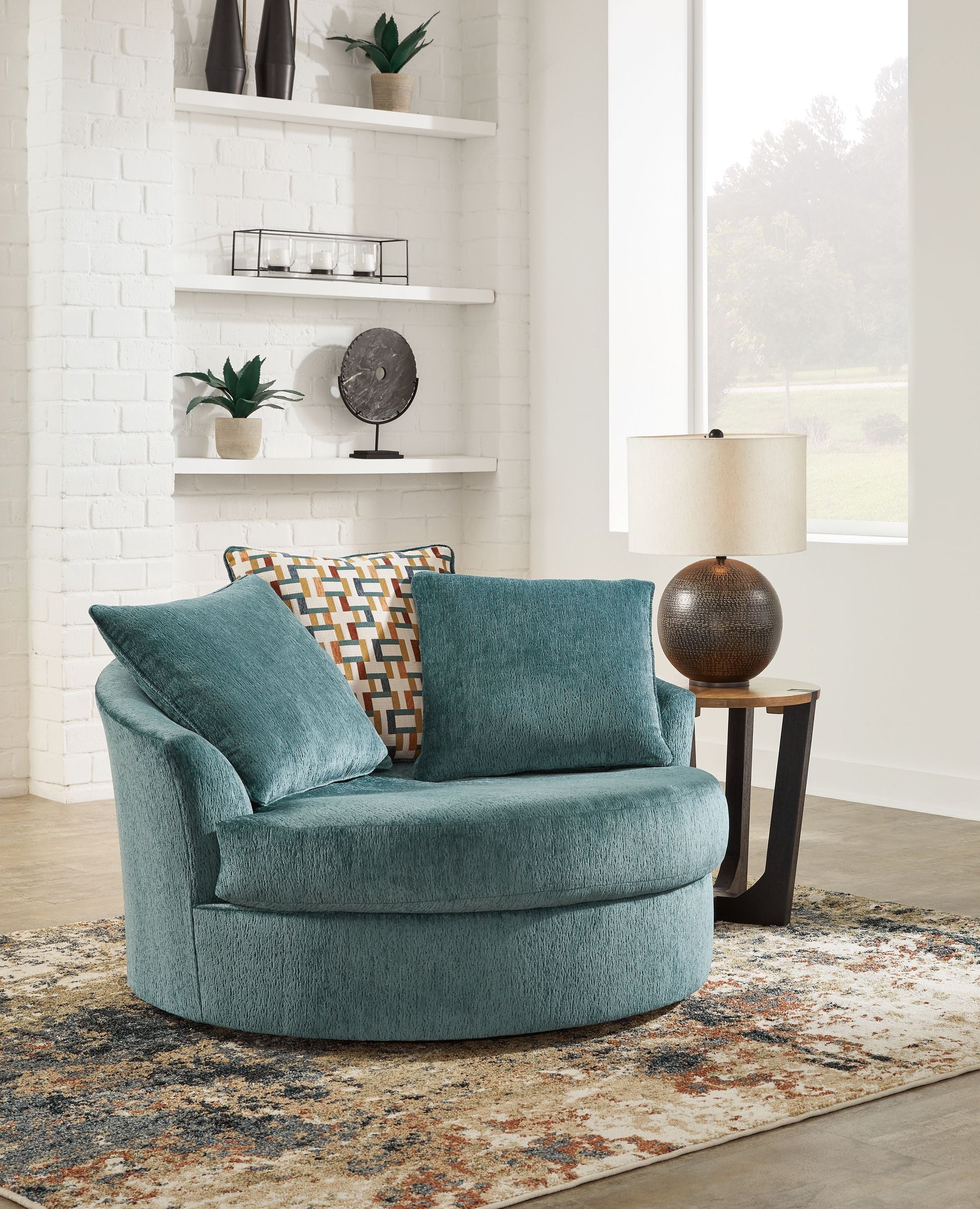 Ashley® Laylabrook - Oversized Swivel Accent Chair | Meri Furniture