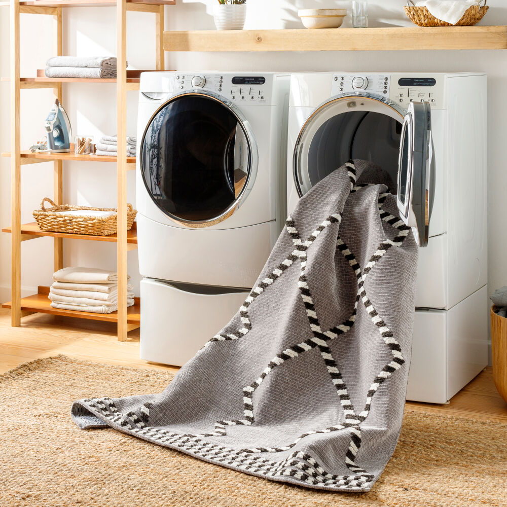 Lyna Machine Woven Rug