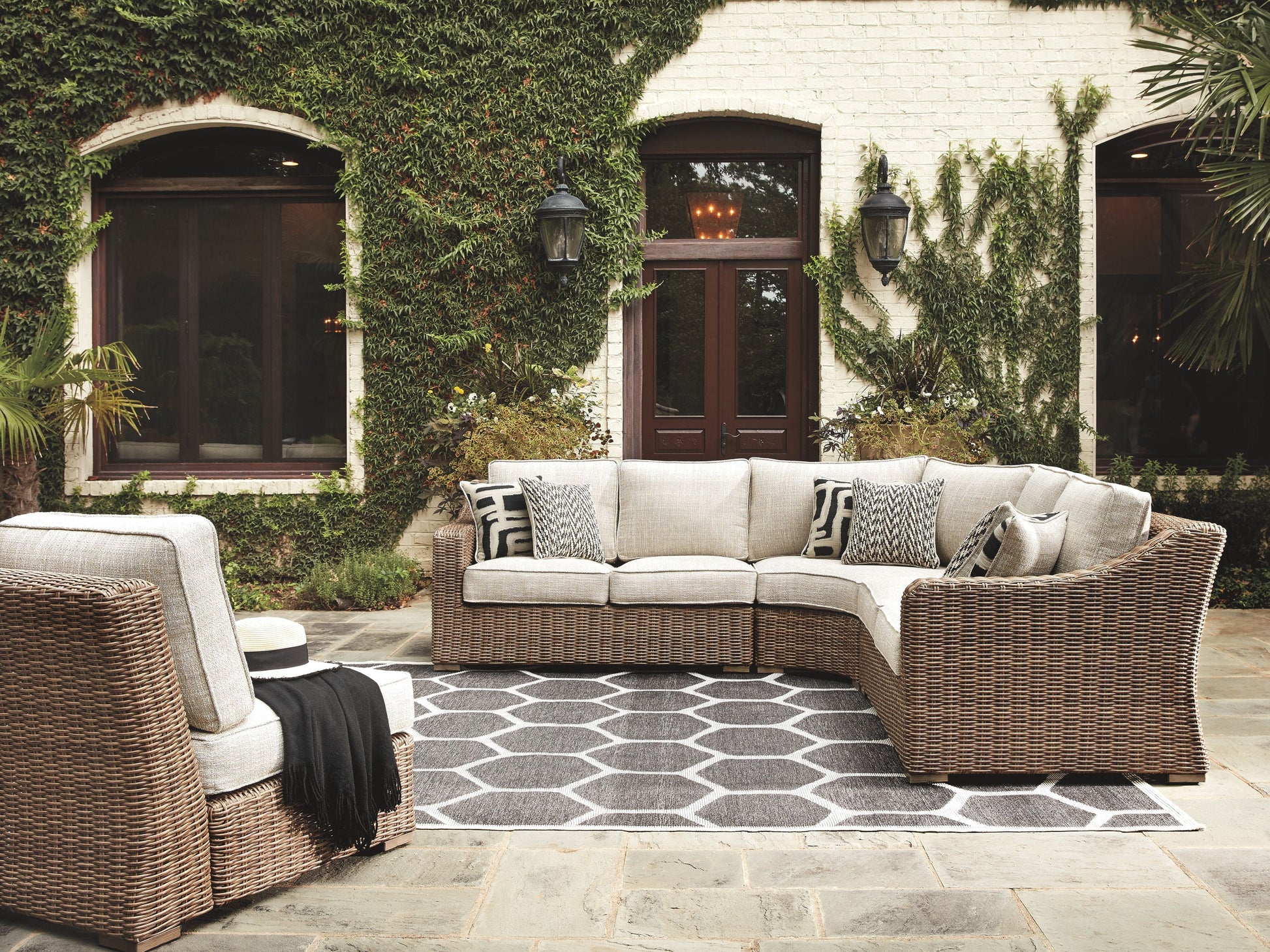 Signature Design by Ashley® Beachcroft - Sectional Lounge Set | Meri Furniture