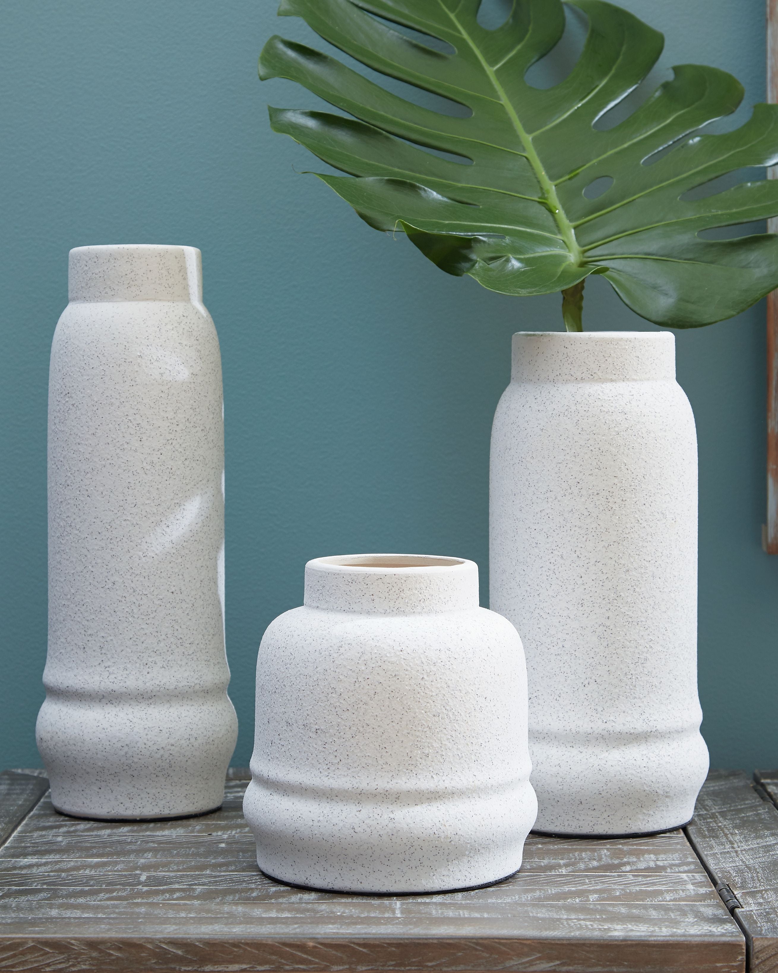 Ashley Furniture Jayden - White - Vase Set (Set of 3) | Meri Furniture