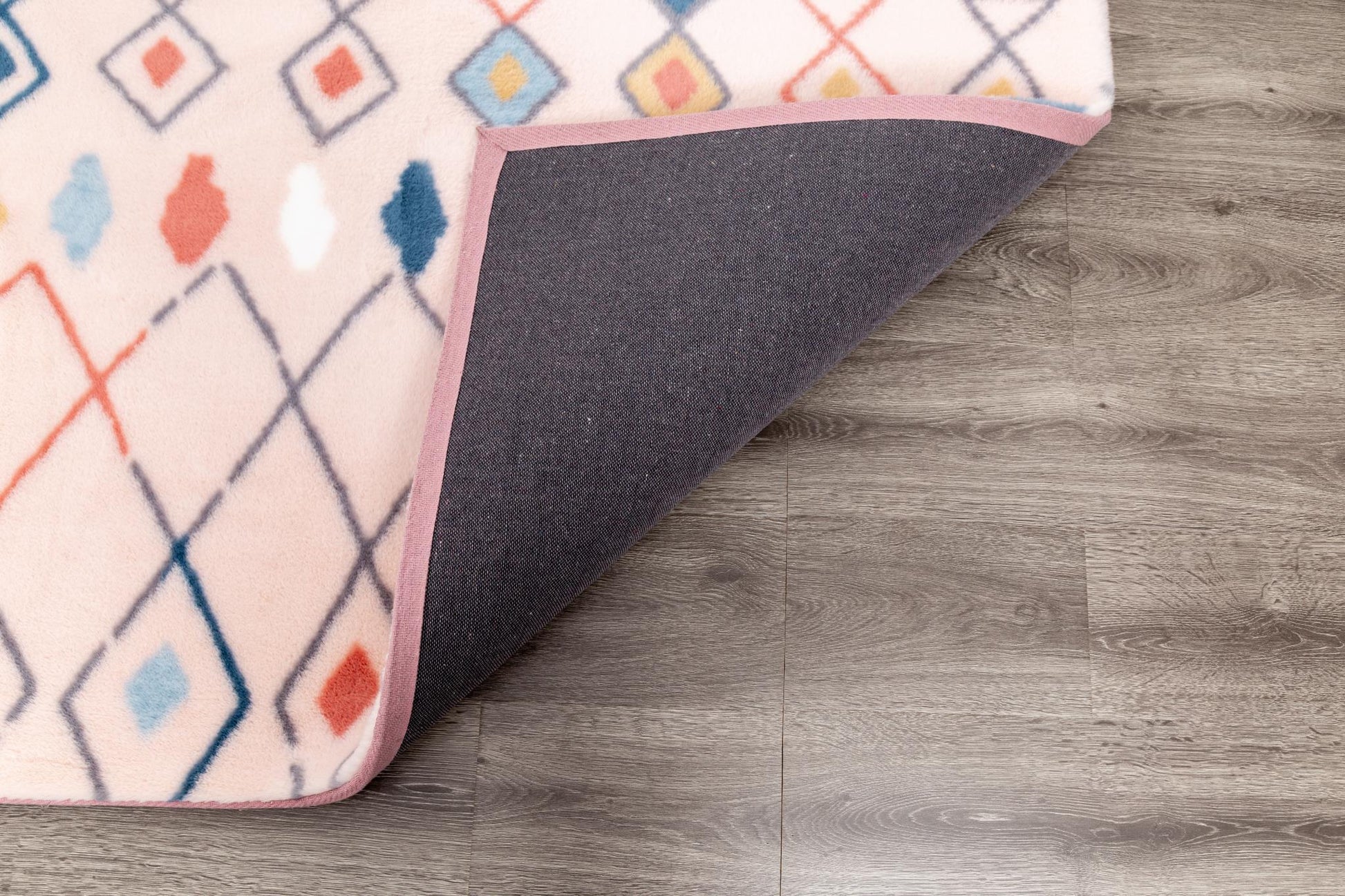 MDA Furniture LUXURY Area Rug - 5' x 7' - LX0957 | Meri Furniture