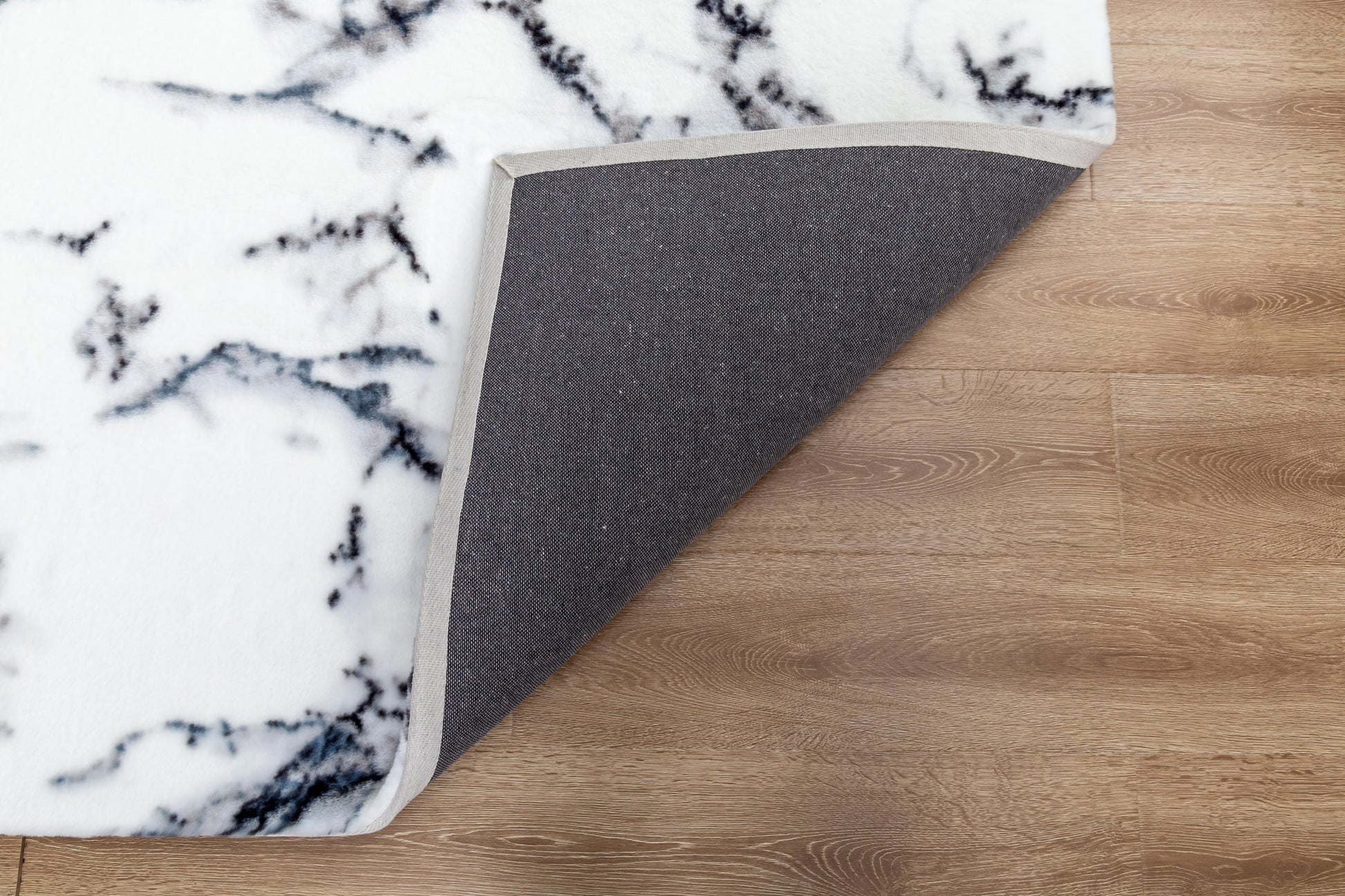 MDA Furniture LUXURY Area Rug - 5' x 7' - LX0357 | Meri Furniture