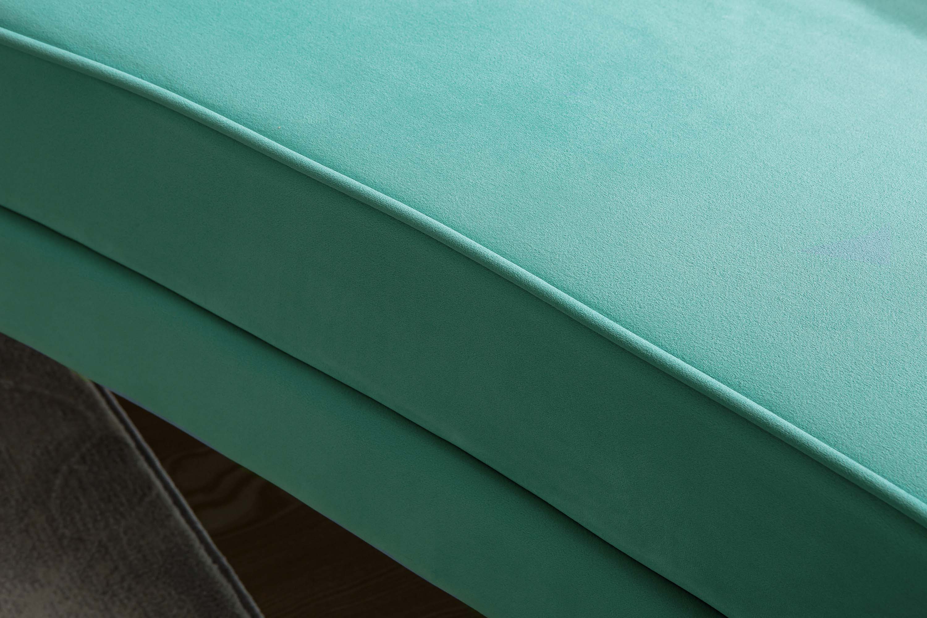 Luxurious Velvet Sofa with Solid Wood Structure