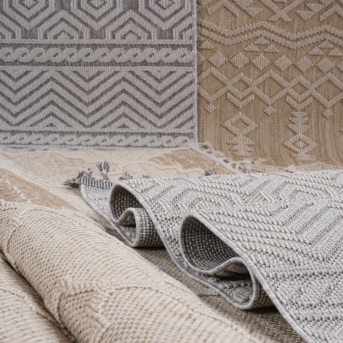 Guros - 6' X 9' Medallion Indoor / Outdoor Area Rug - White