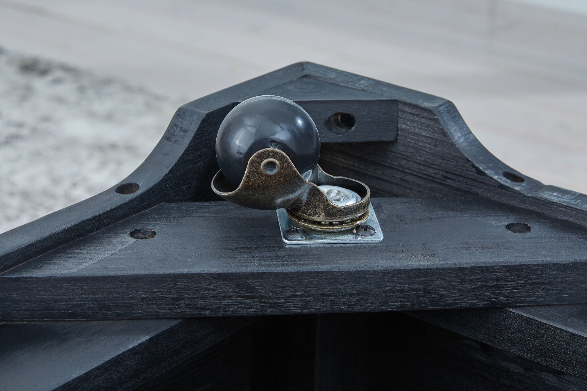 Wildenauer - Lift Top Cocktail Table - Brown / Black