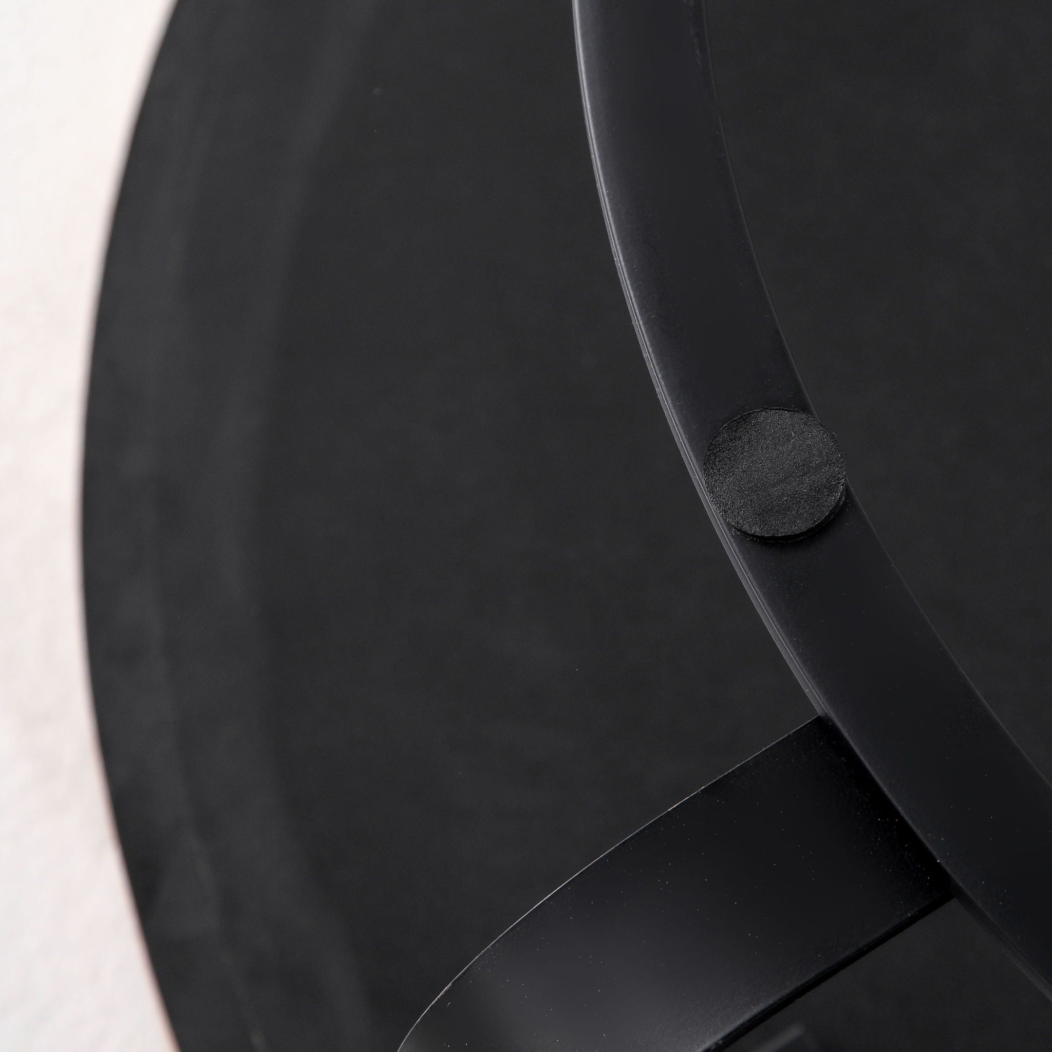 Modern Round Coffee Table With Wooden Carving Pattern