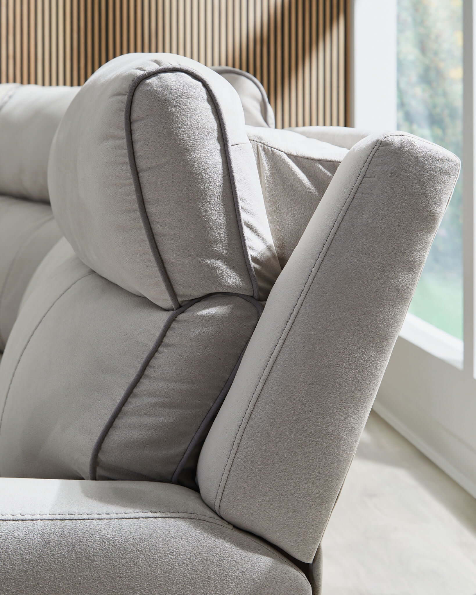 Social Pointe - Reclining Sectional