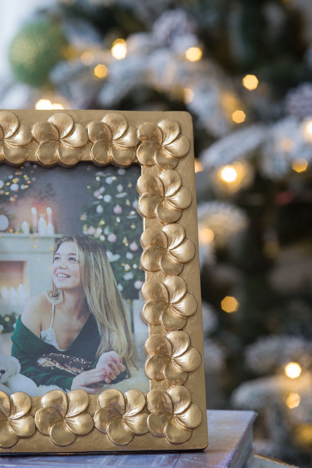 Vintage Photo Frame & Flower Design