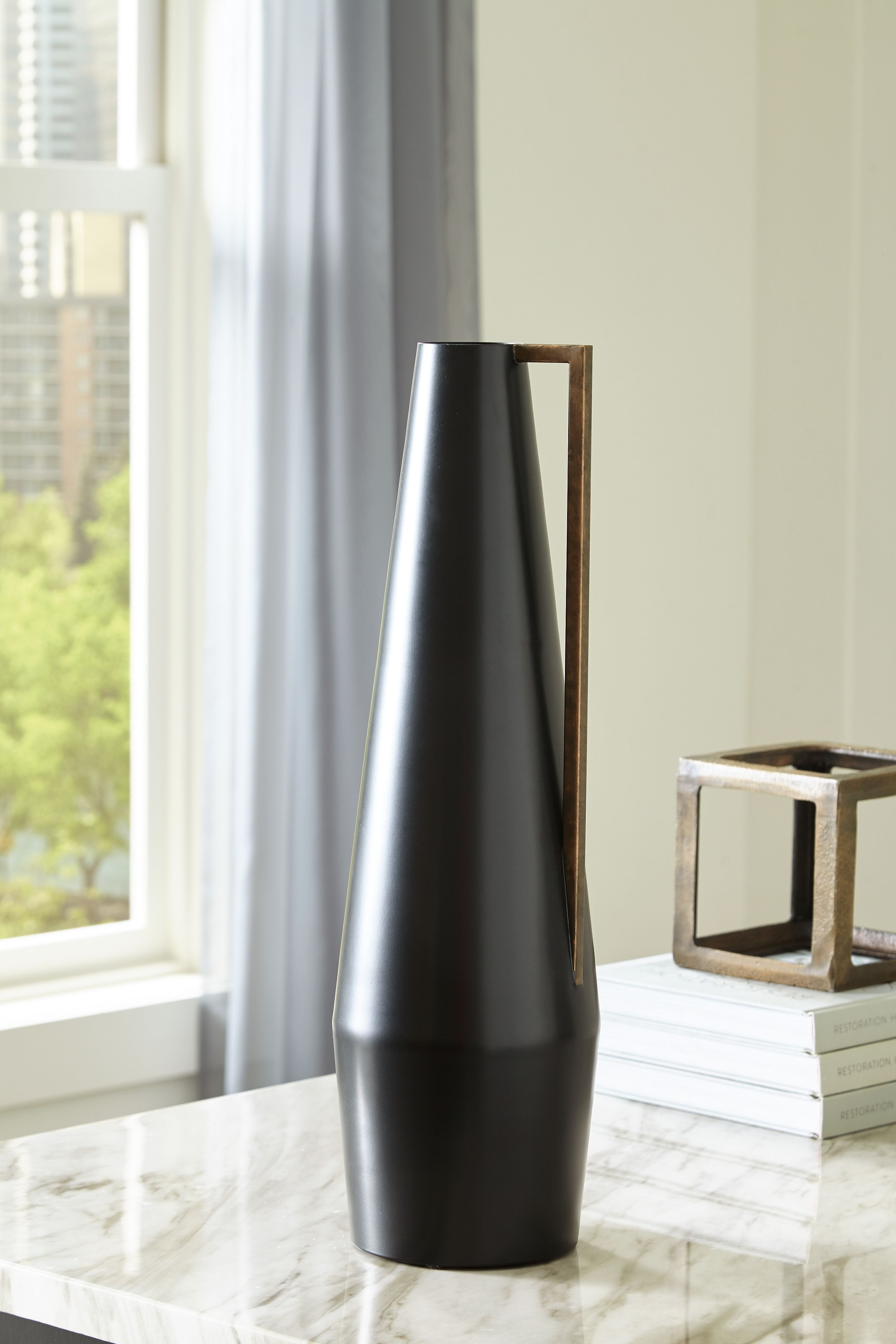 Signature Design by Ashley® Pouderbell - Vase | Meri Furniture