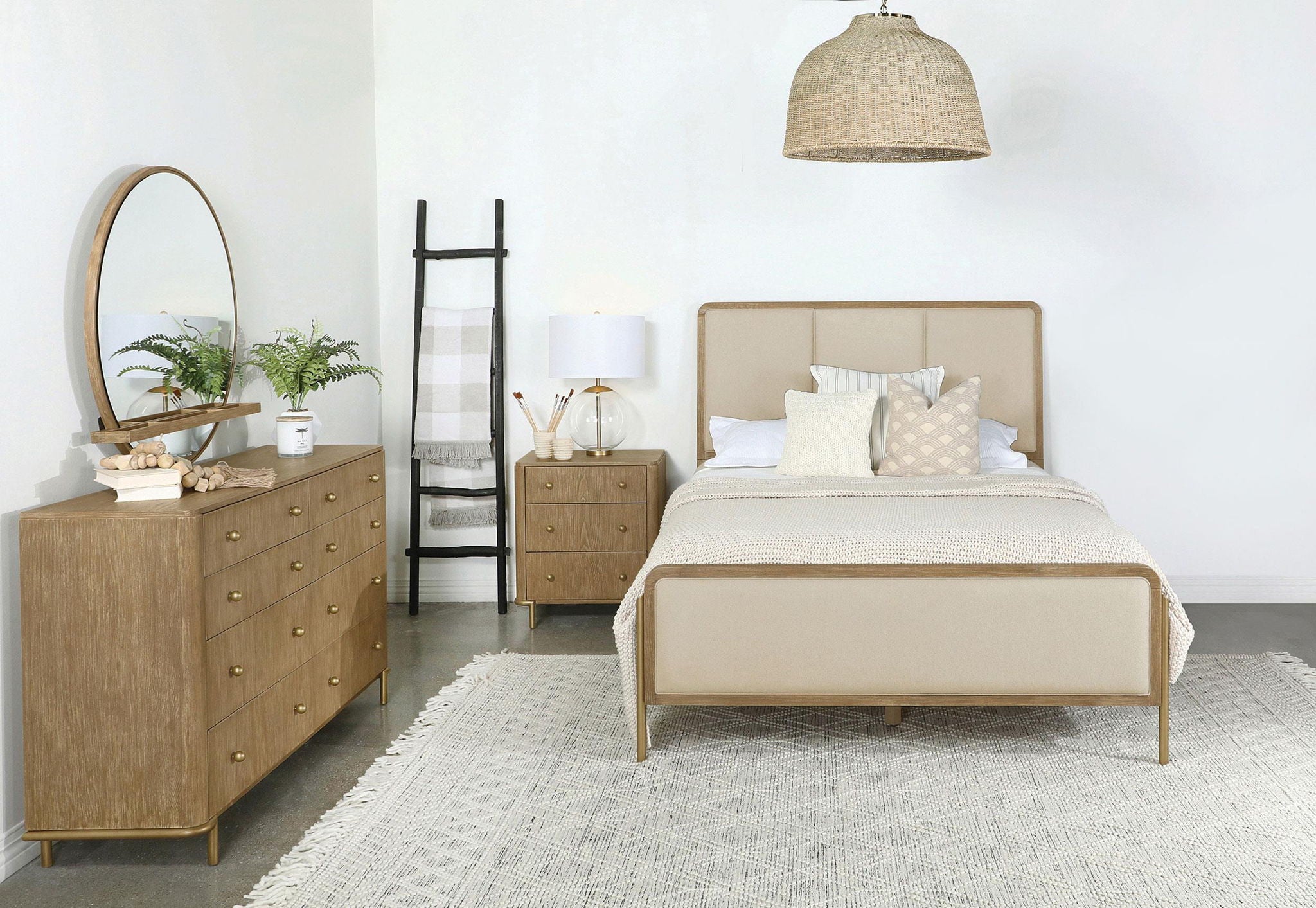 Arini 4-piece Queen Bedroom Set Cream and Sand Wash