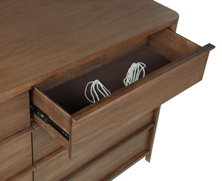 Maderia - 8-Drawer Dresser