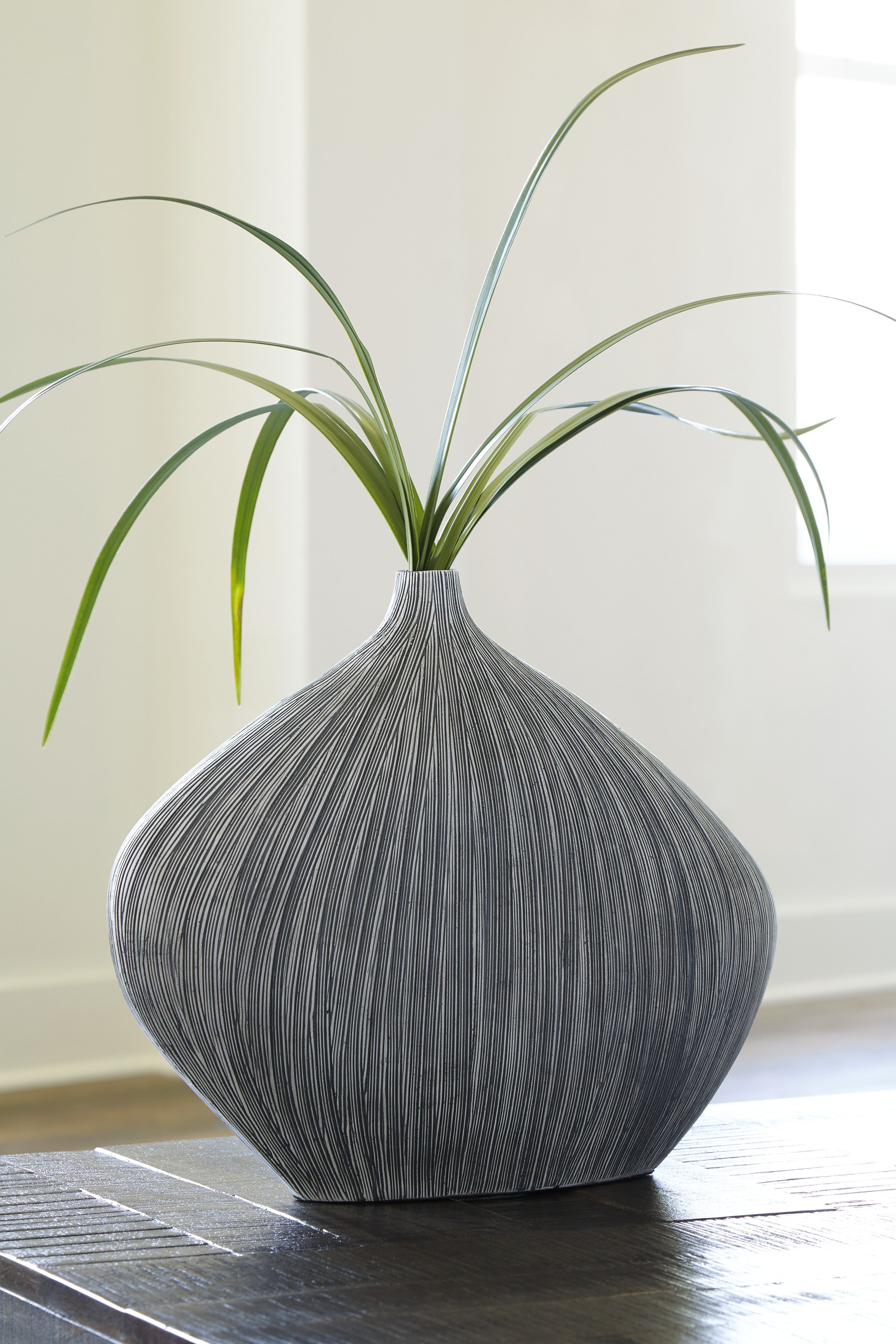Signature Design by Ashley® Donya - Vase | Meri Furniture