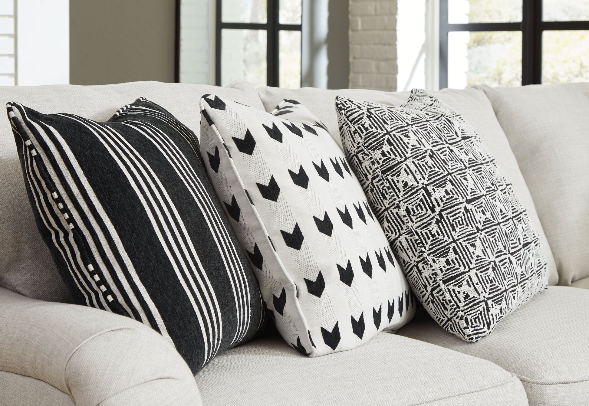 Signature Design by Ashley® Huntsworth - Sectional | Meri Furniture