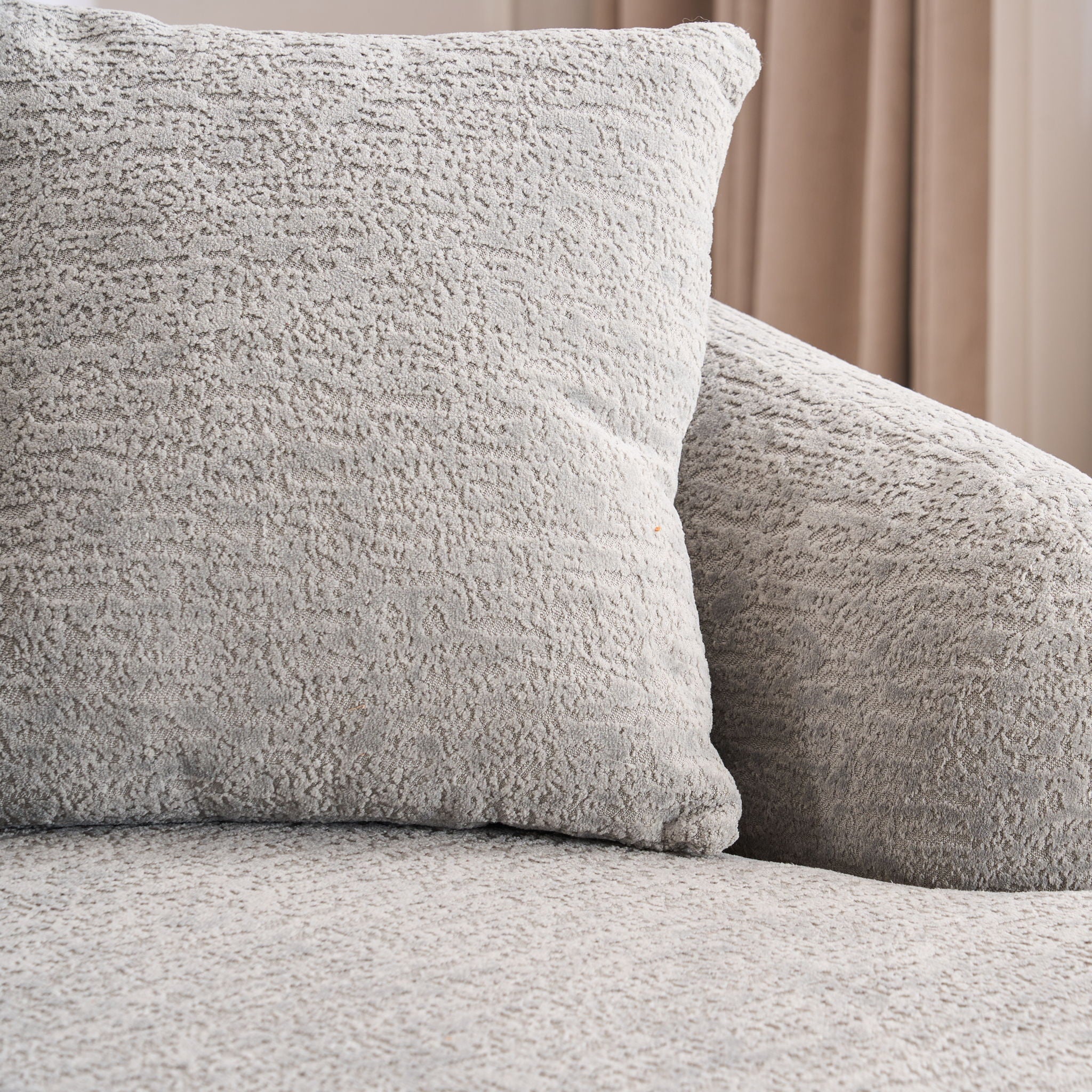 Combined Sofa With 4 Pillows