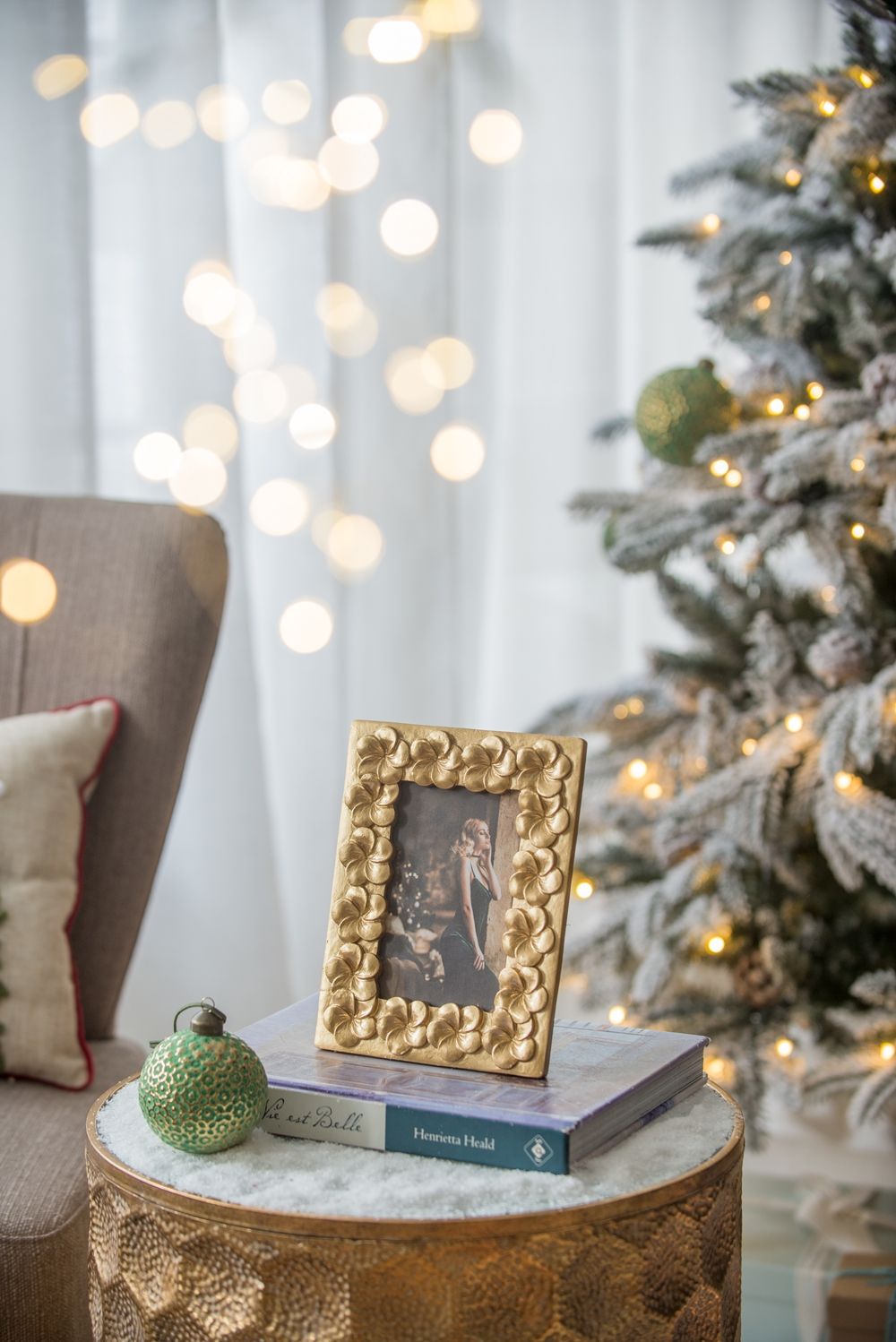 Vintage Photo Frame & Flower Design