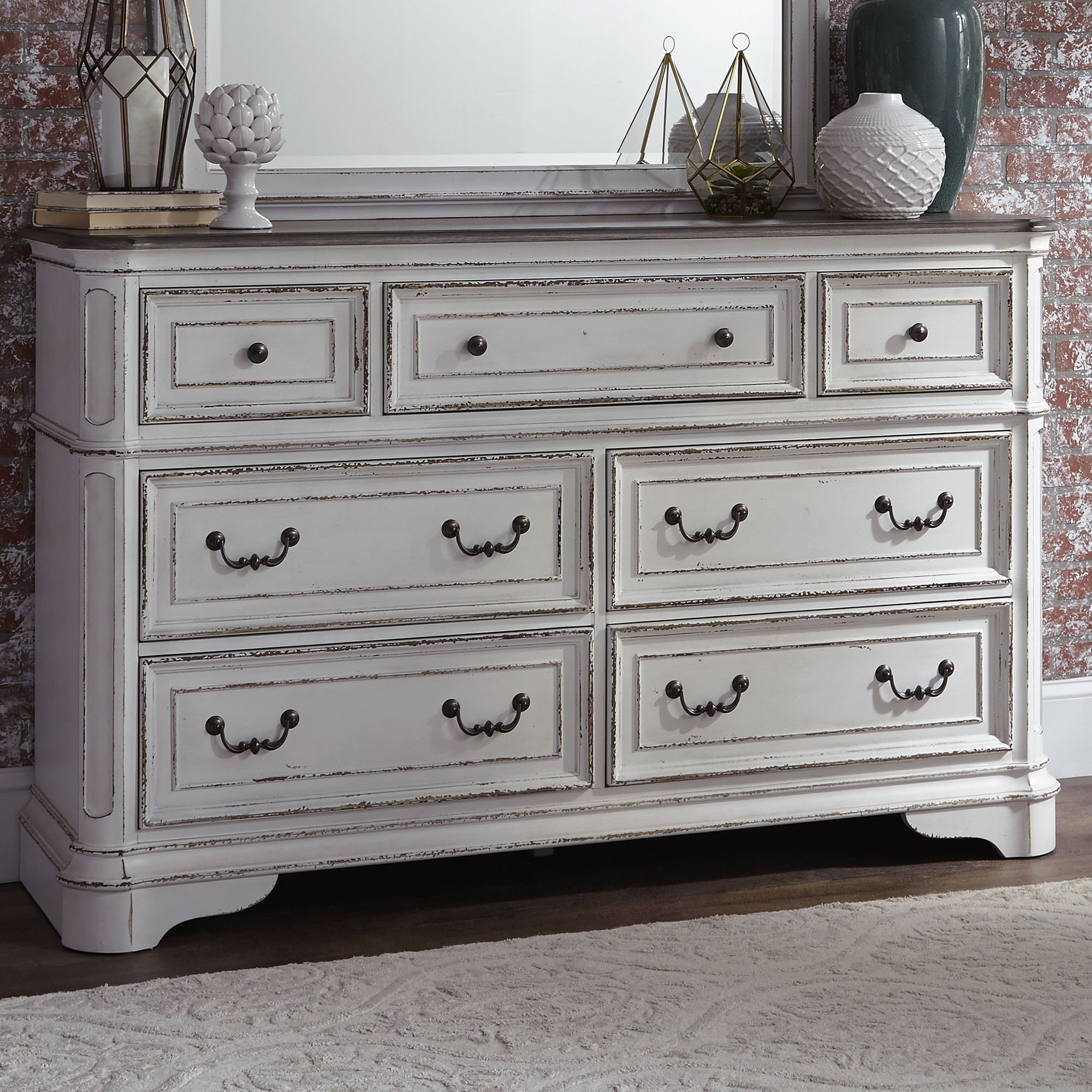 Liberty Furniture Magnolia Manor - 7 Drawer Dresser | Meri Furniture