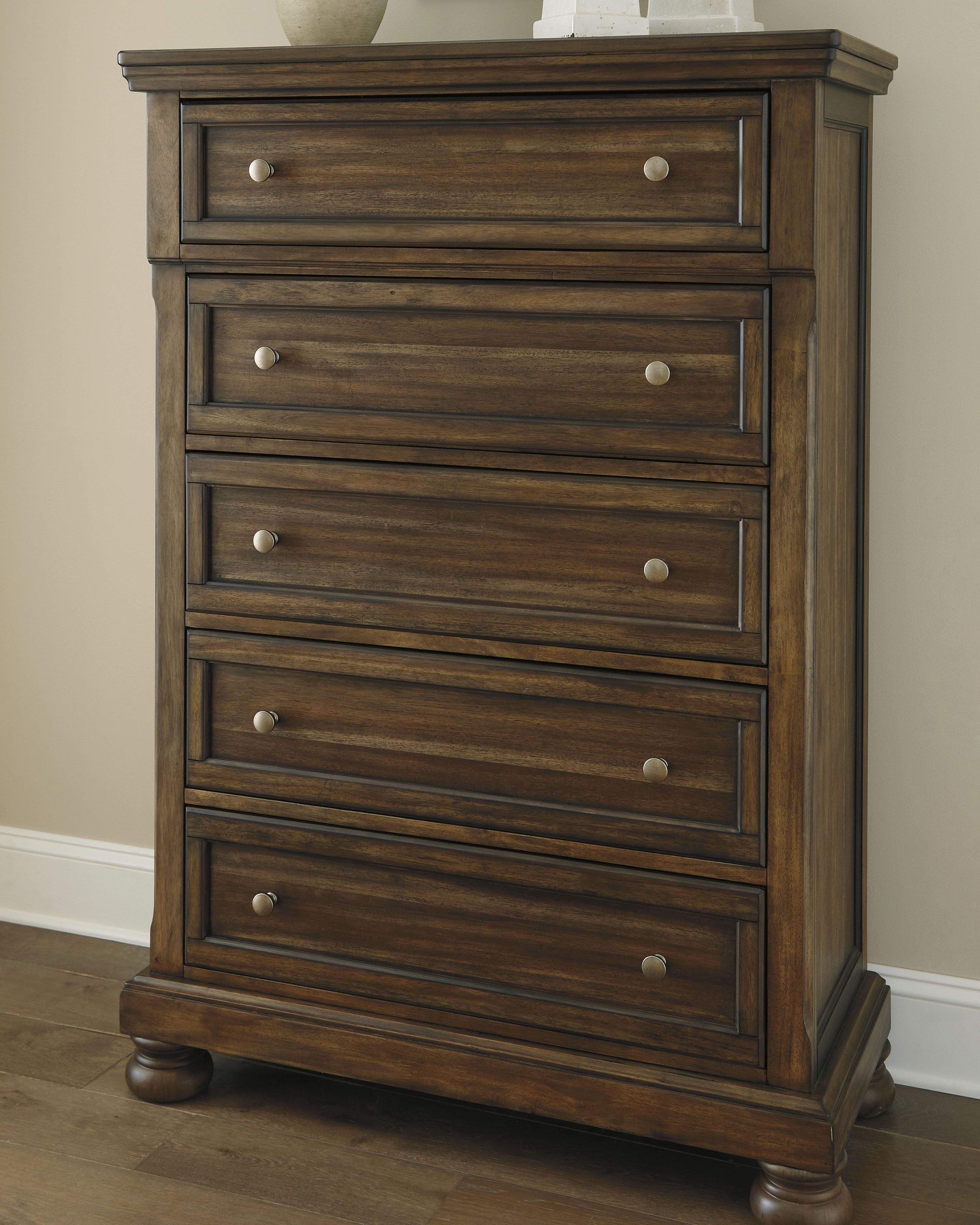 Signature Design by Ashley® Flynnter - Sleigh Bedroom Set | Meri Furniture
