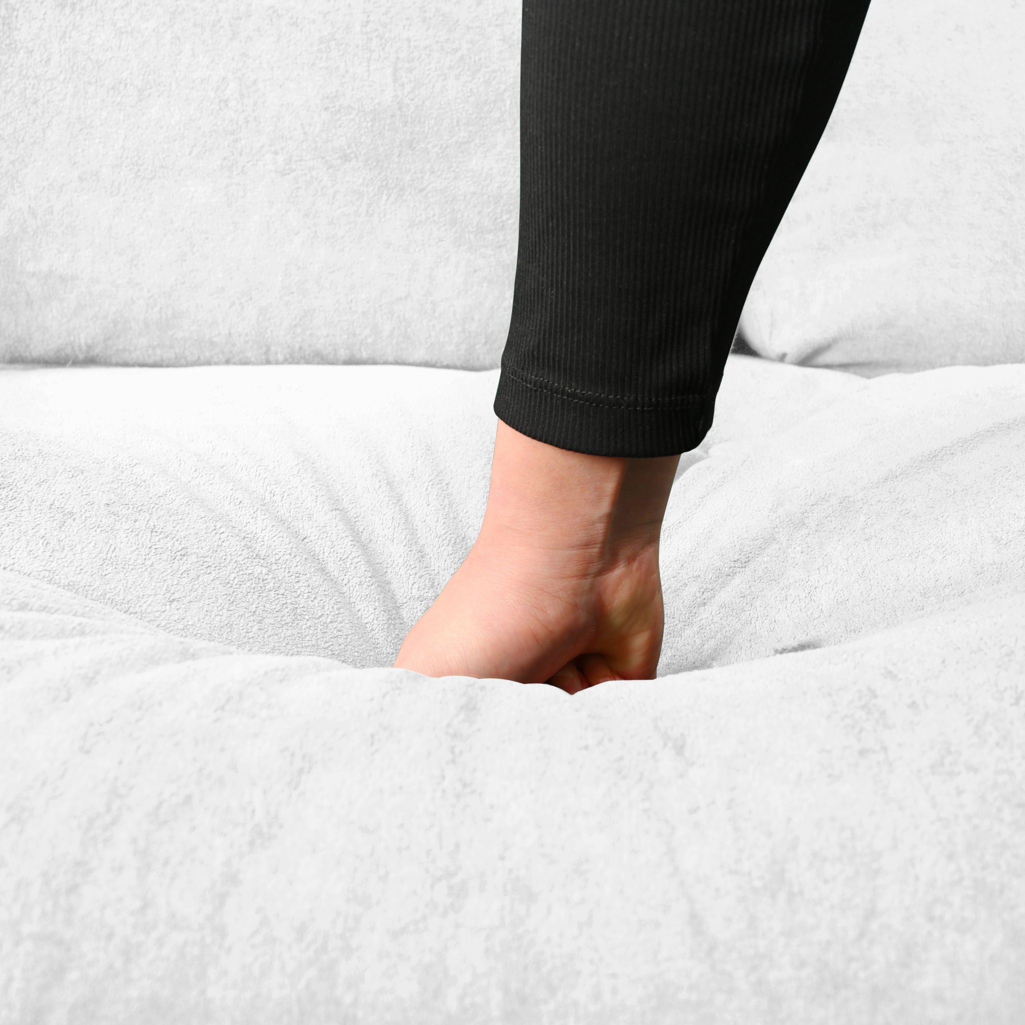 Modern Convertible Sleeper Sofa Bed With Pull-Out Queen Design, Side Storage & Thick Cushions