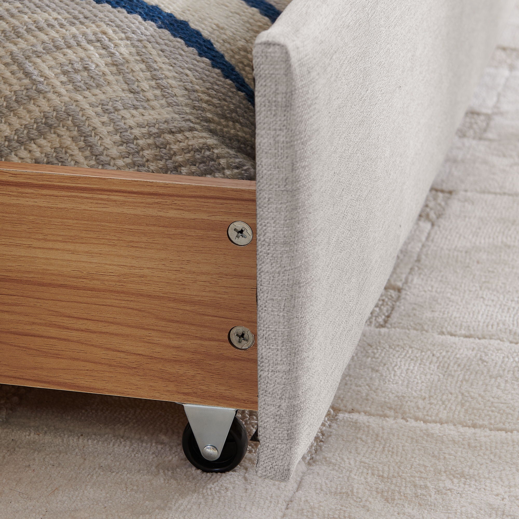 Upholstered Queen Daybed With 2 Drawers