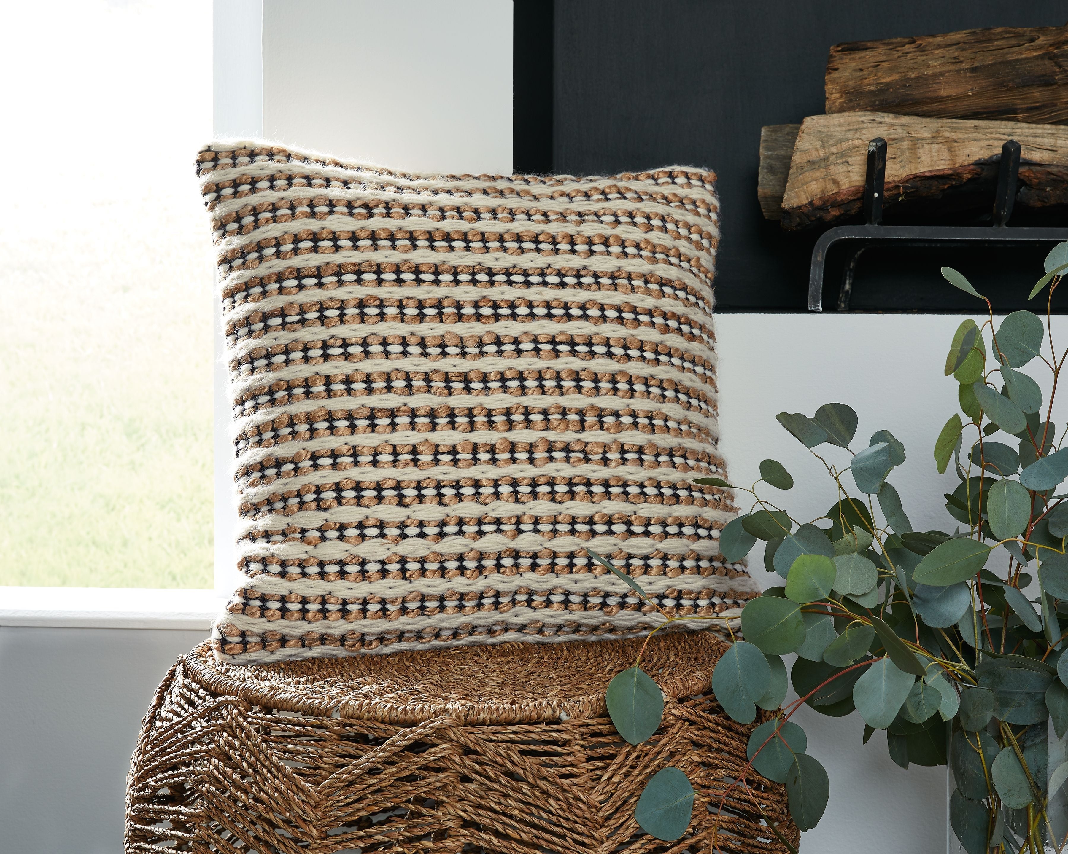 Signature Design by Ashley® Nealington - Brown / Black/white - Pillow (Set of 4) | Meri Furniture