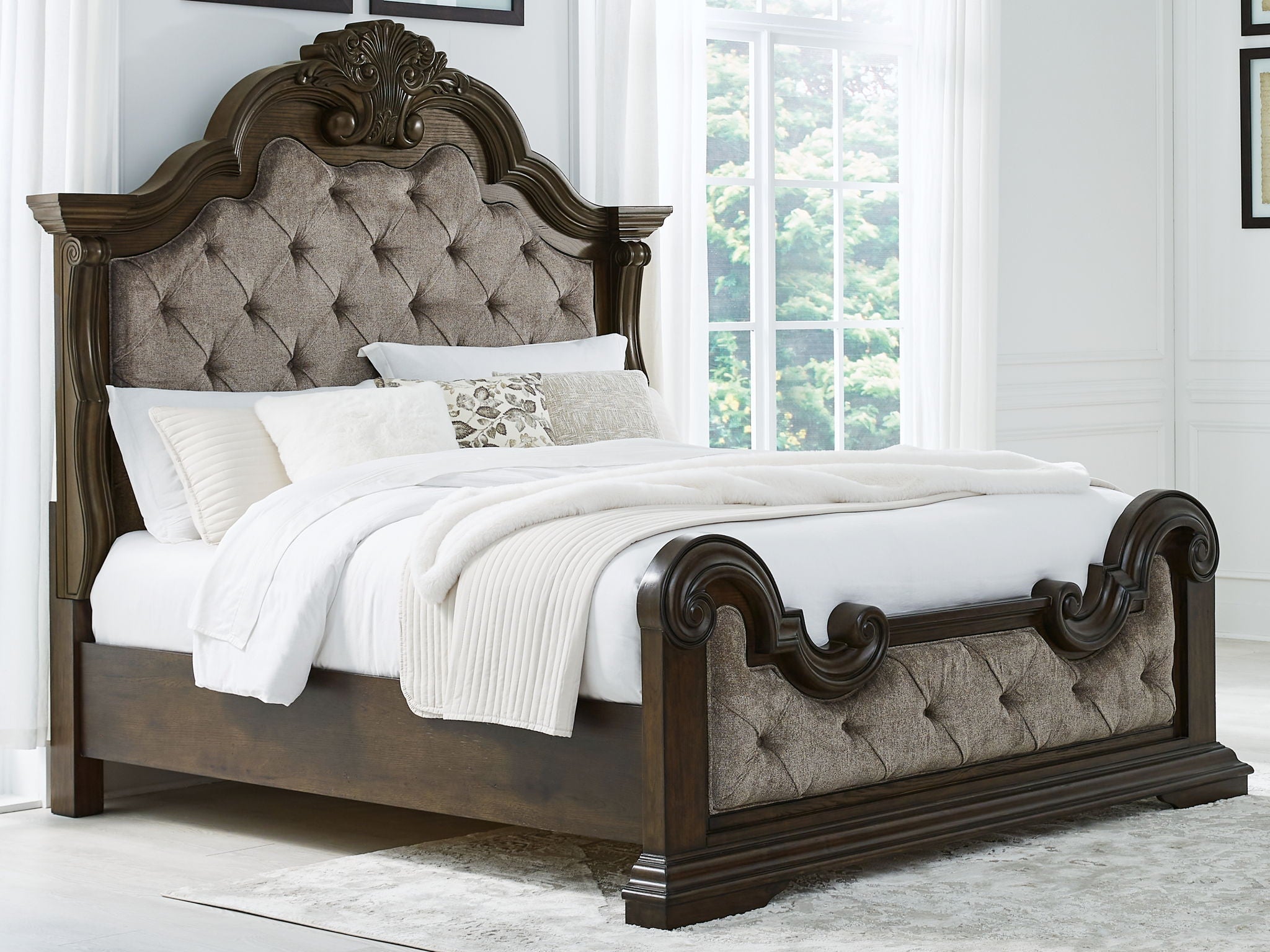 Maylee - Upholstered Bedroom Set
