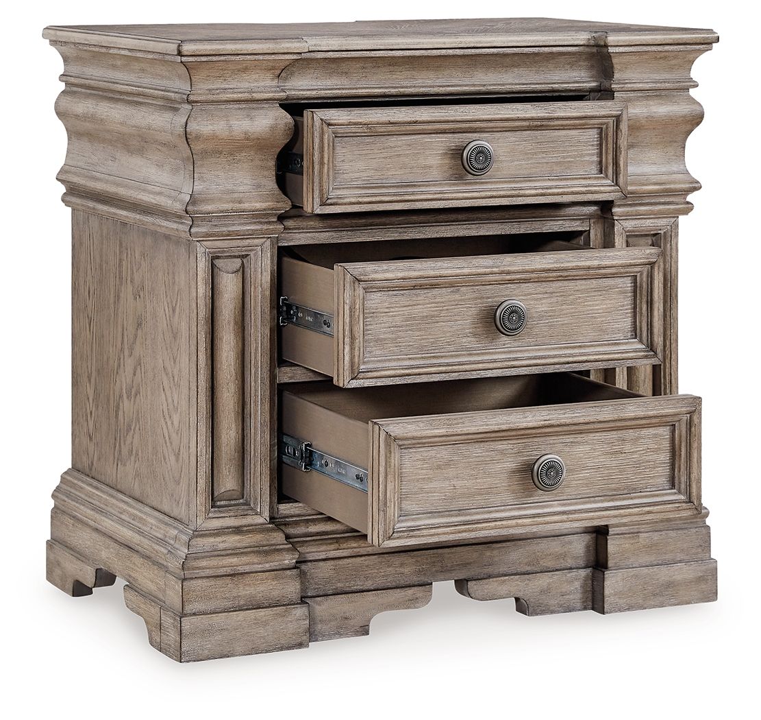 Signature Design by Ashley® Blairhurst - Light Grayish Brown - Three Drawer Night Stand | Meri Furniture