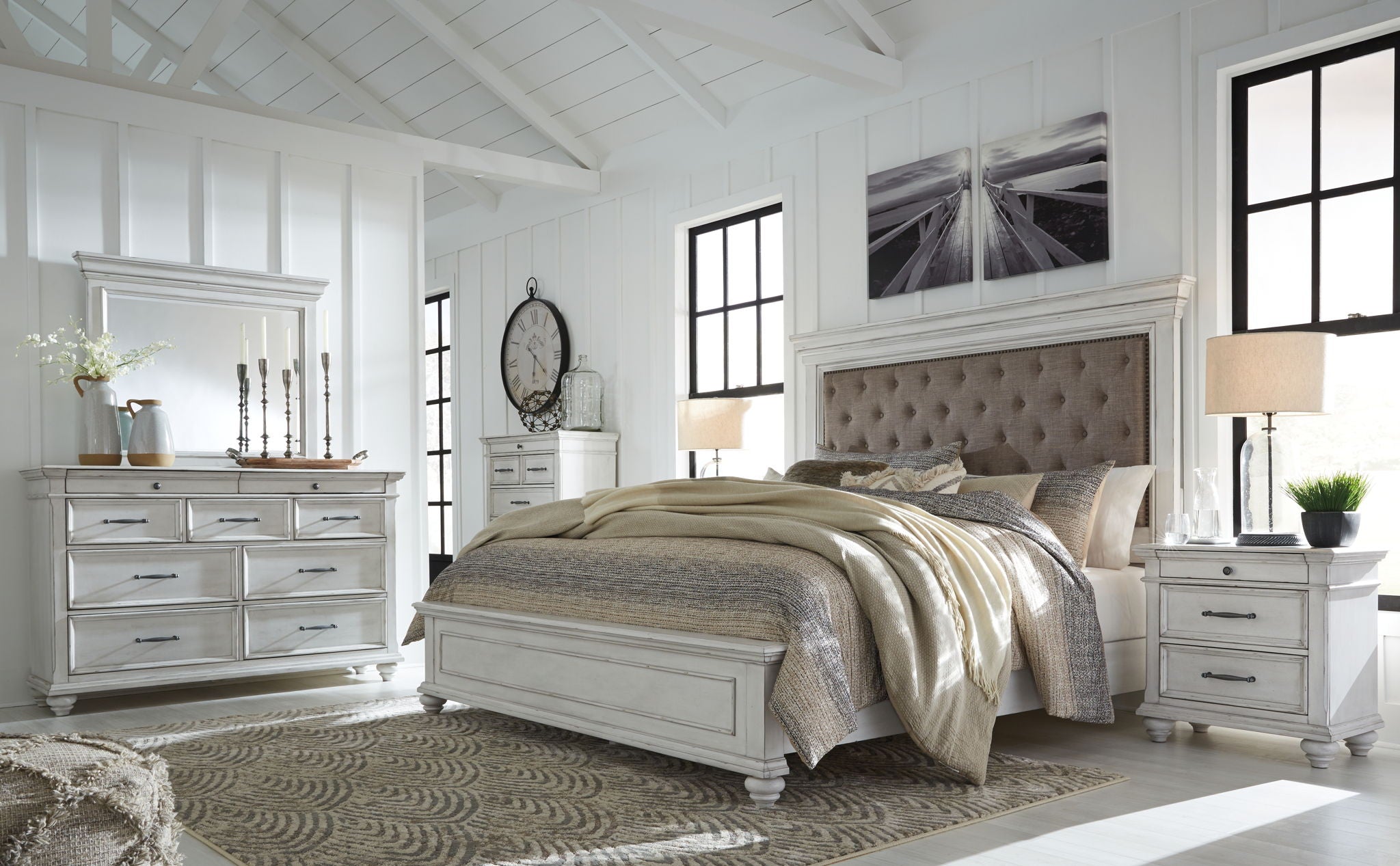 Kanwyn - Upholstered Panel Bed