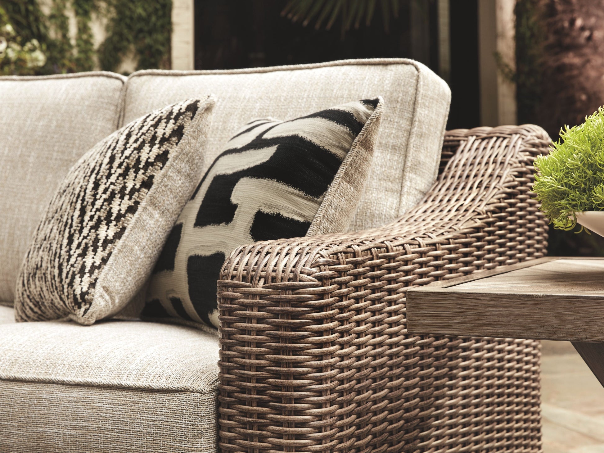 Ashley Furniture Beachcroft - Beige - Raf/laf Loveseat W/Cush (Set of 2) | Meri Furniture