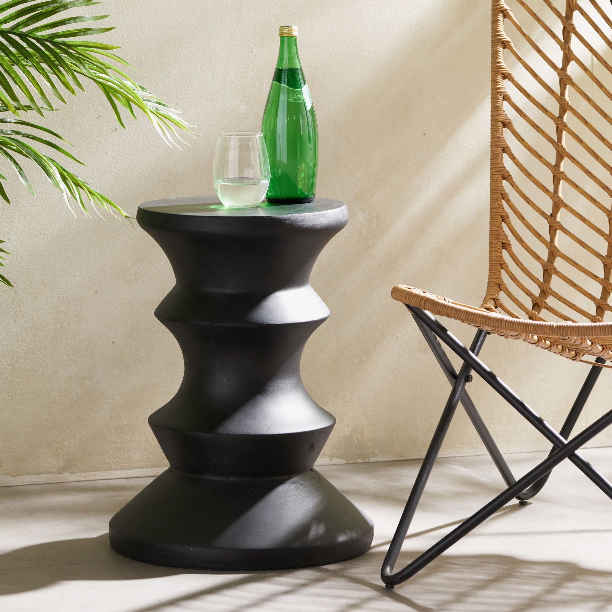Side Table Modern Concrete Accent Piece - Black