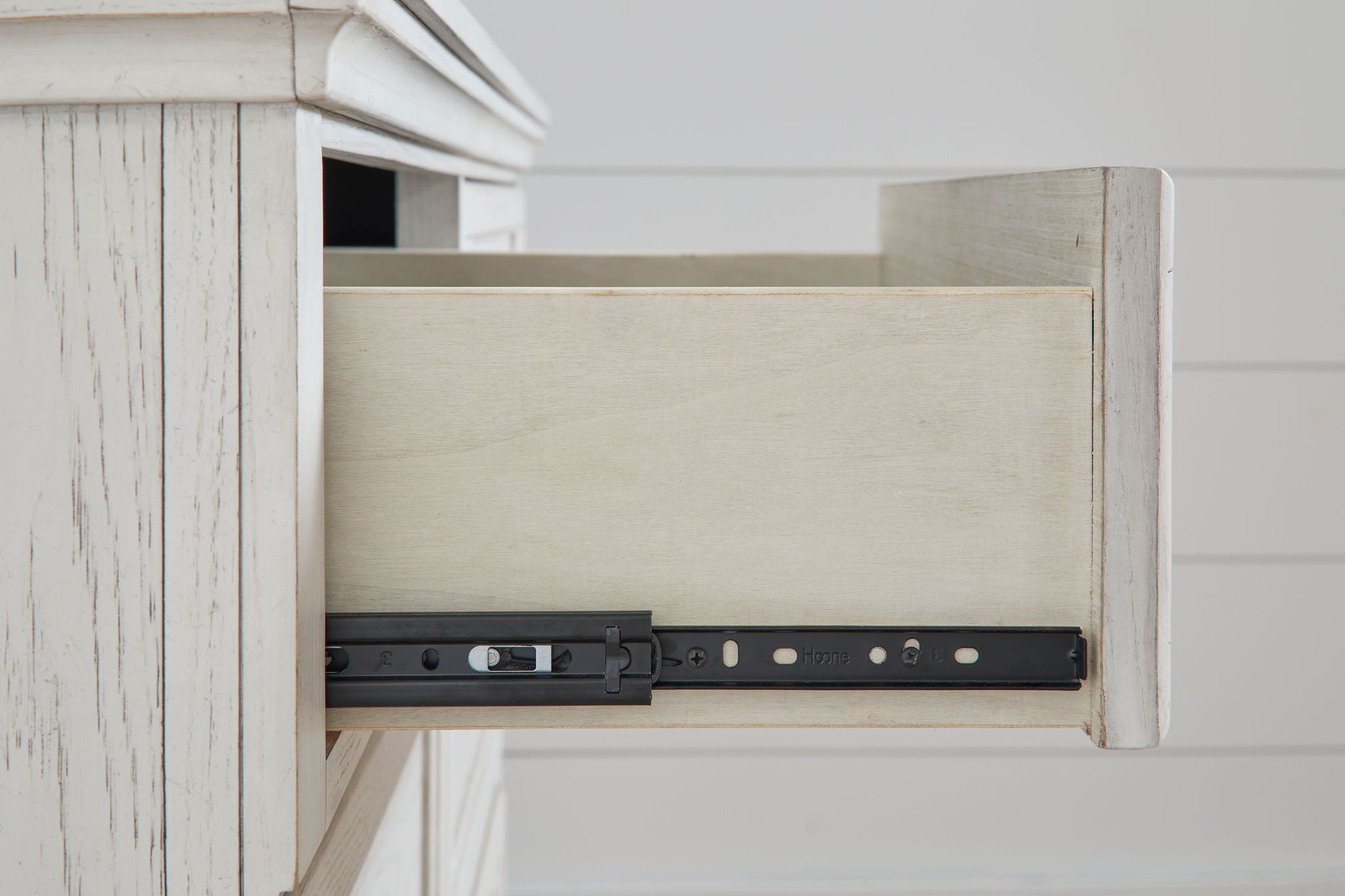 Robbinsdale - Five Drawer Chest - Youth - Antique White