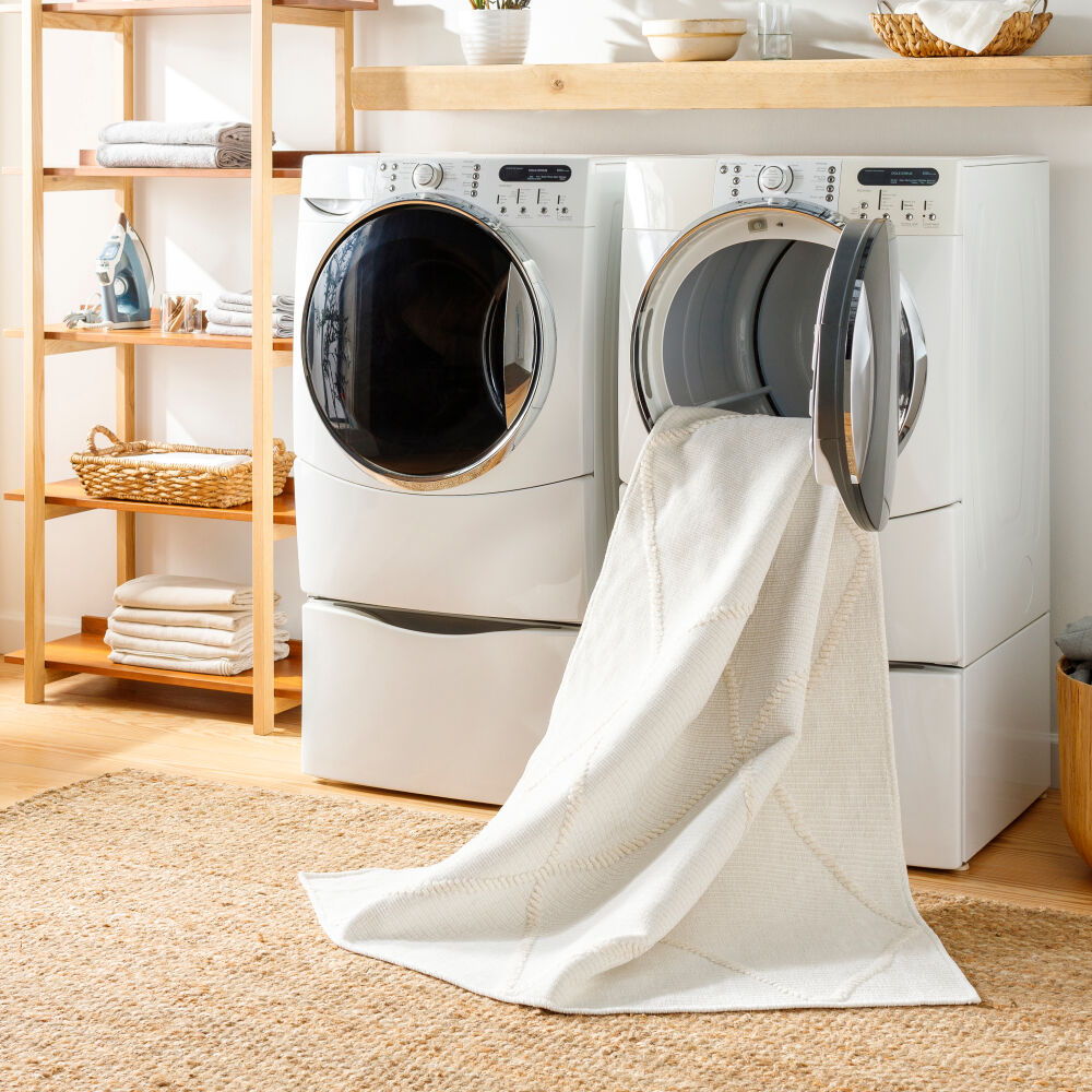 Lyna Machine Woven Rug