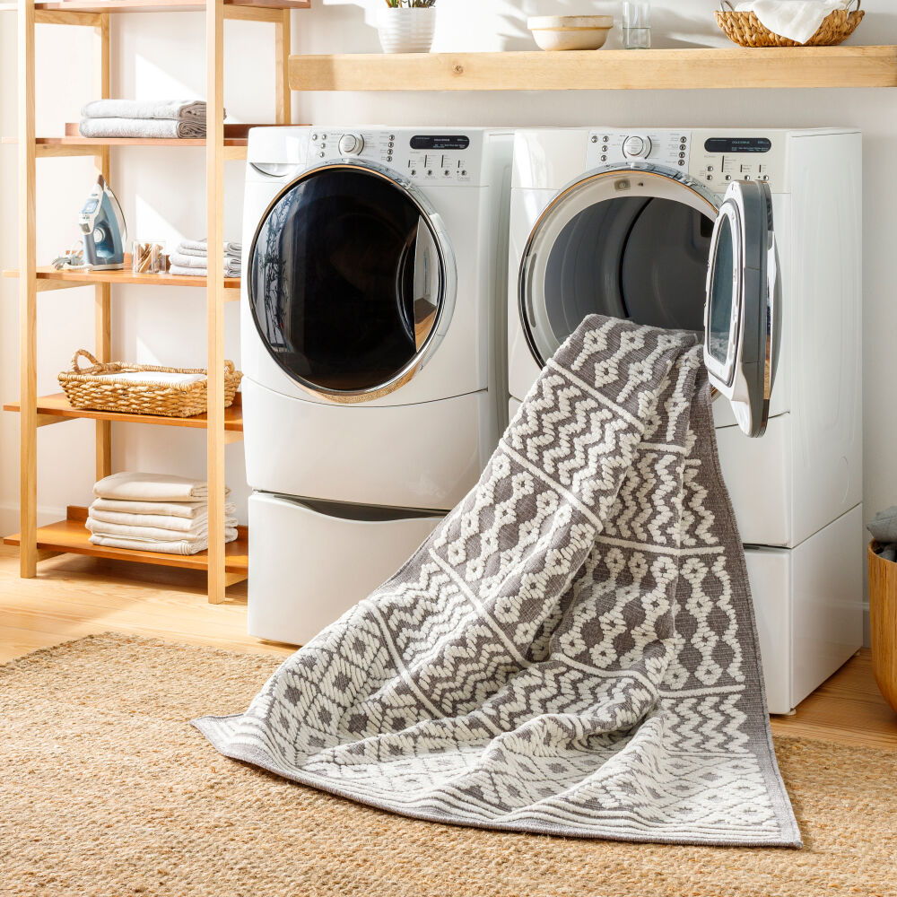 Lyna Machine Woven Rug