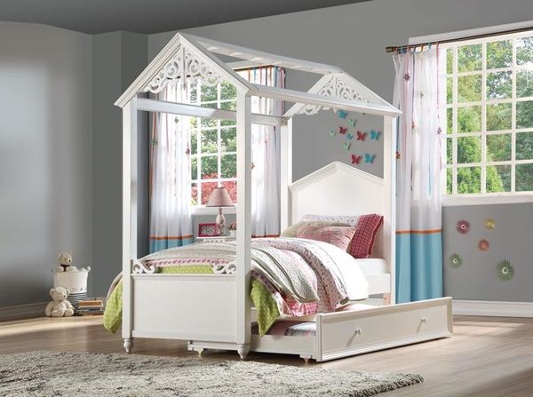 In addition to the fabulous Rapunzel bed, its matching trundle also offers a stylish look.