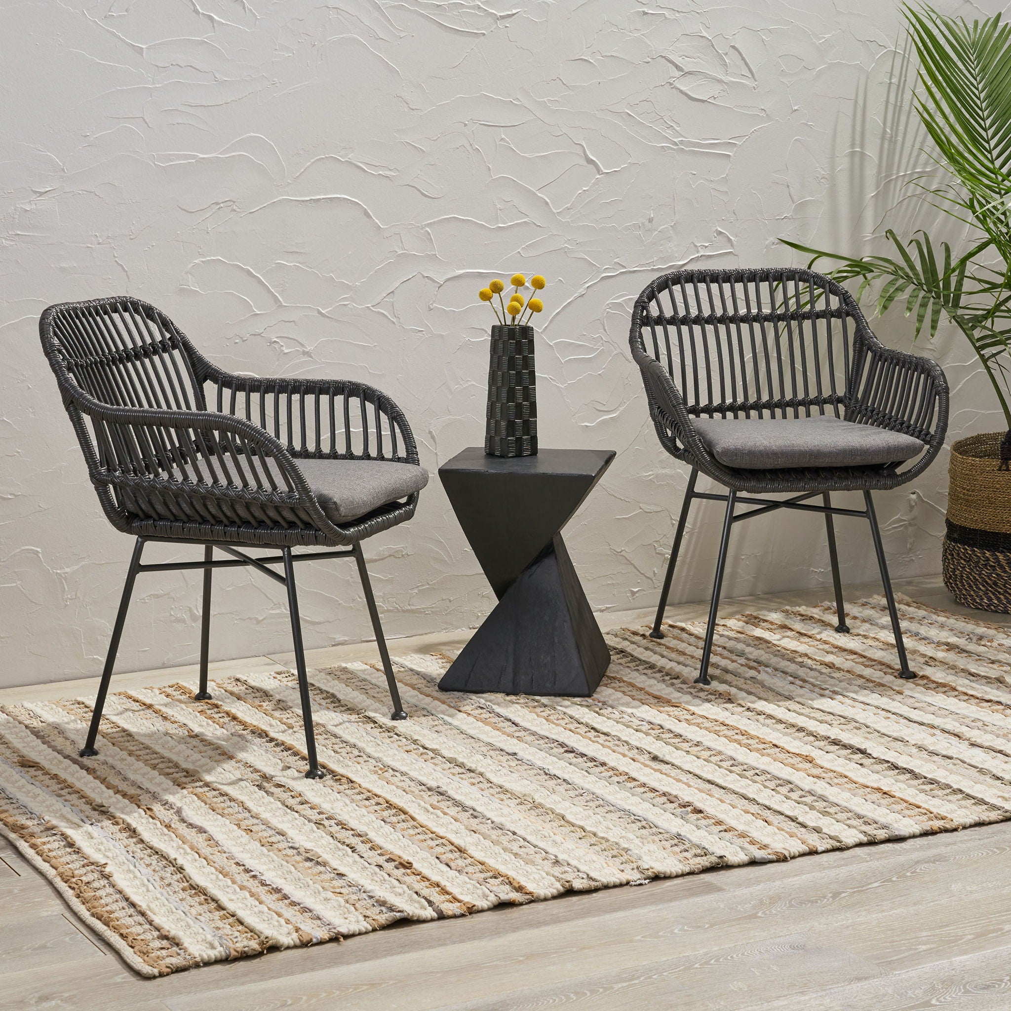 Outdoor Rattan Accent Chair With Metal Legs