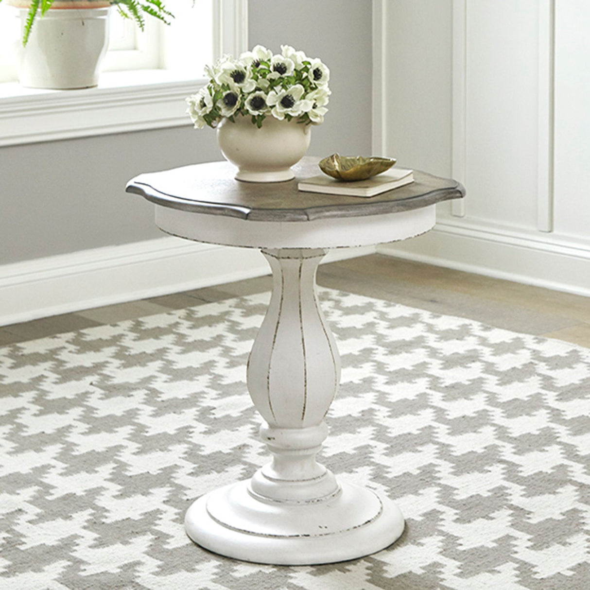 Liberty Furniture Magnolia Manor - Round Accent Table - White | Meri Furniture