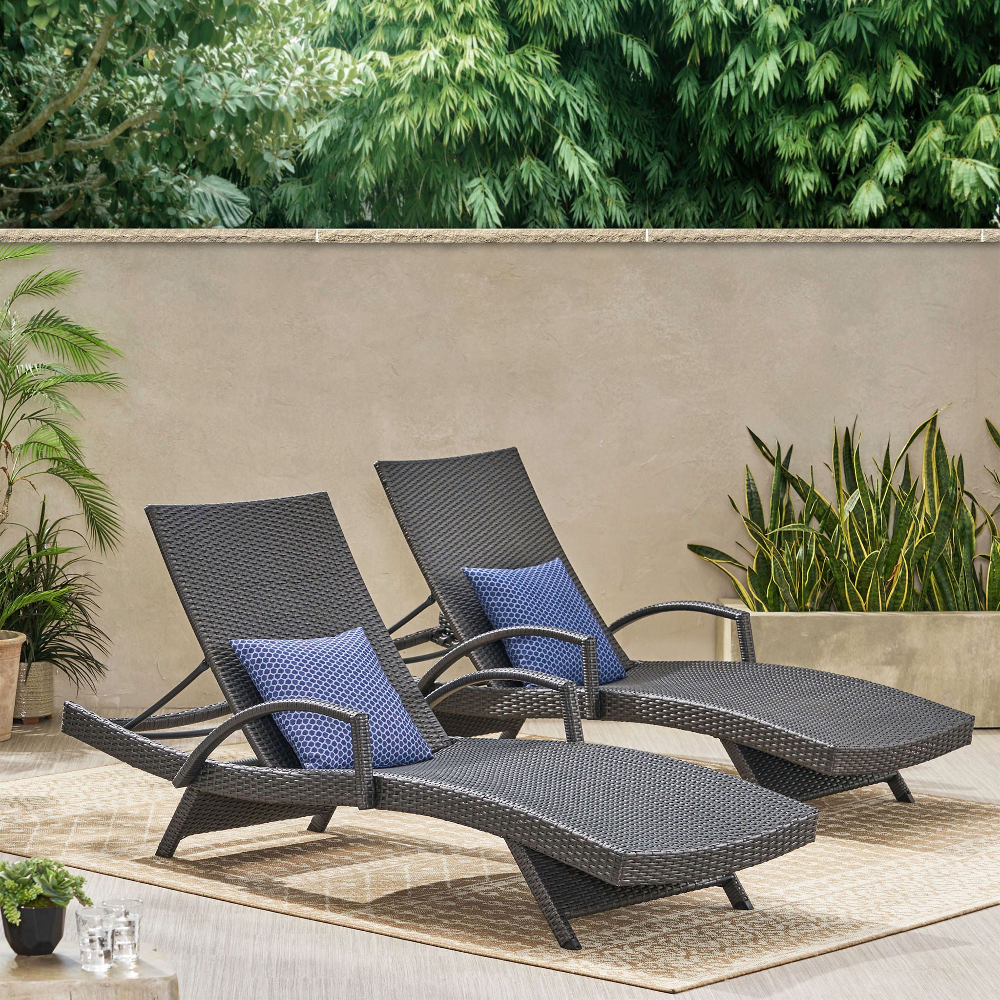 Salem - Contemporary Wicker Chaise Lounge With Arm, Weather Resistant