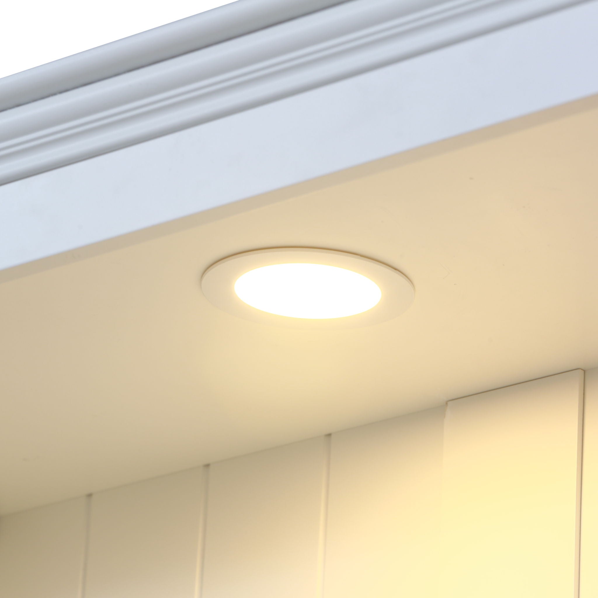 Retro Style Display Bookcase With Adjustable LED Ceiling Light And Tempered Glass Shelves - White