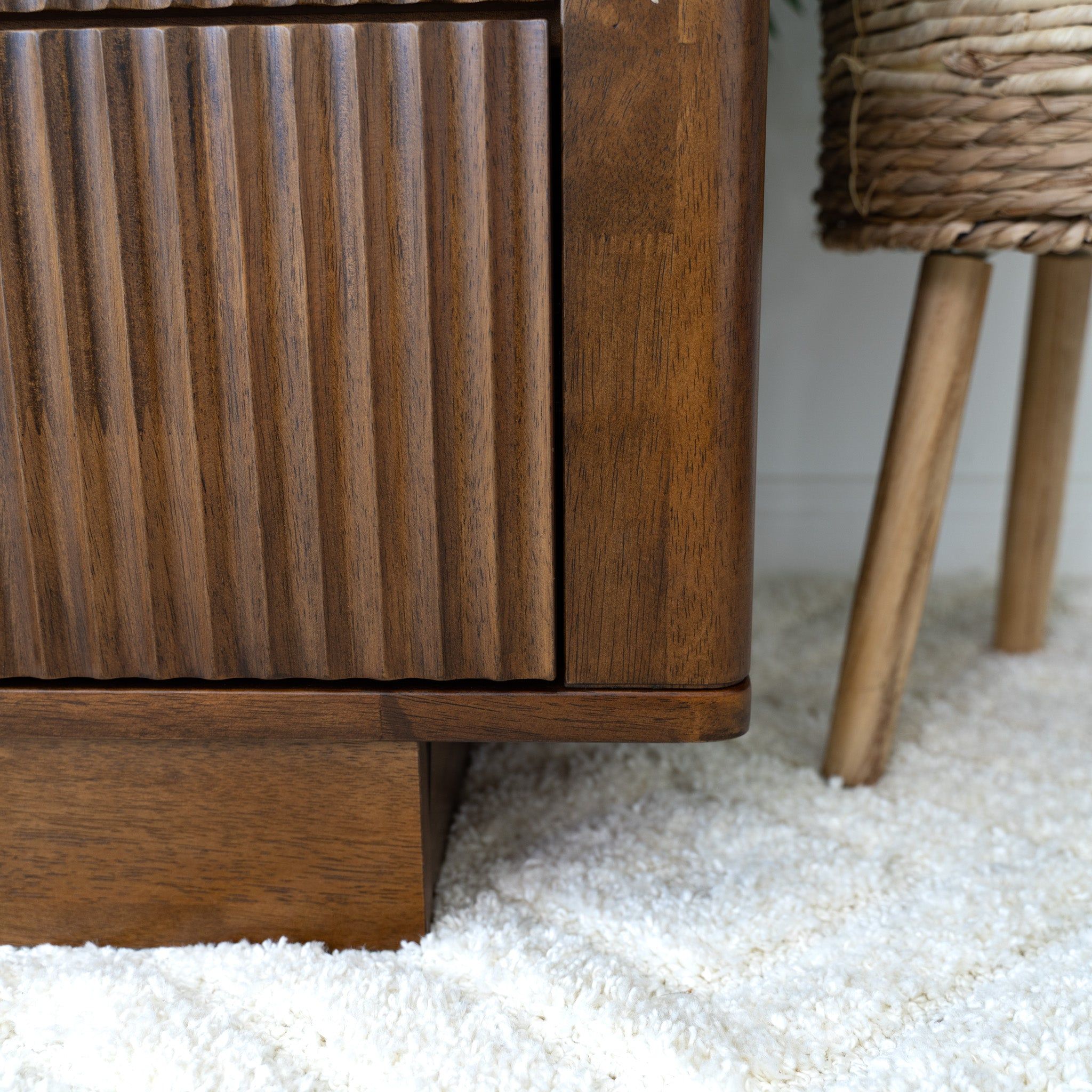 Lola - Mid-Century Modern Dresser With 6 Drawers - Dark Brown