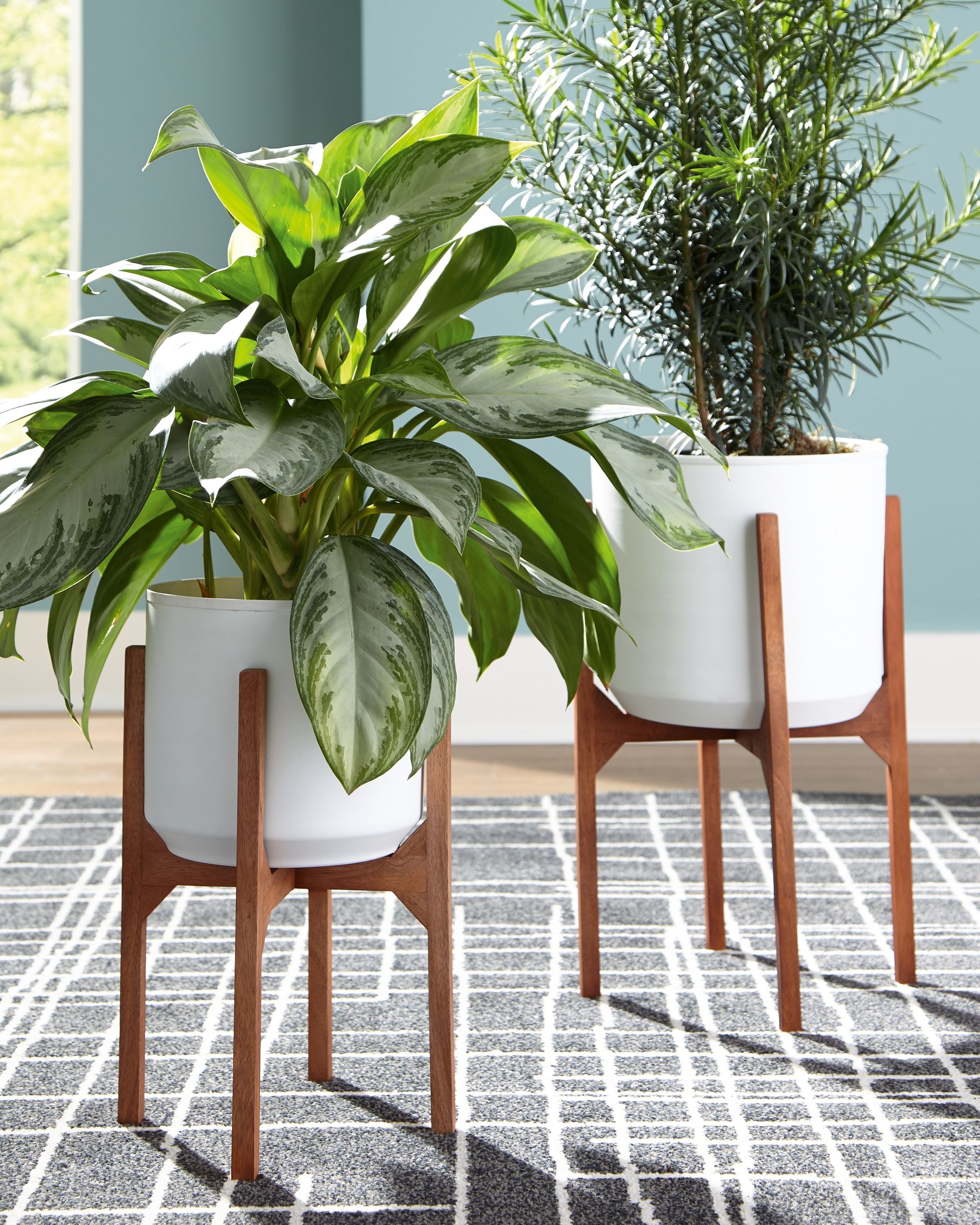 Ashley Furniture Dorcey - White / Brown - Planter Set (Set of 2) | Meri Furniture
