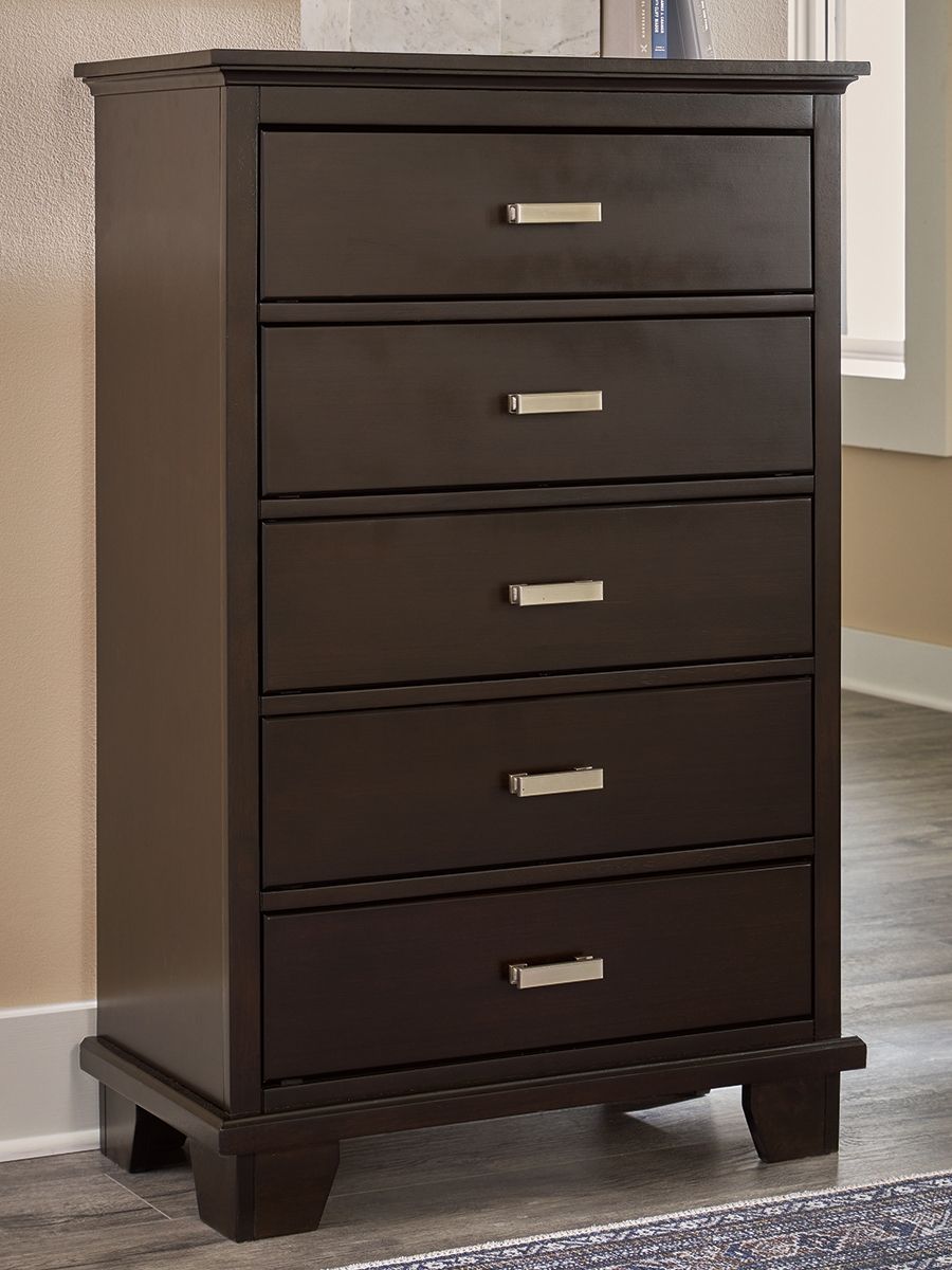 Signature Design by Ashley® Covetown - Dark Brown - Five Drawer Chest | Meri Furniture