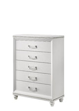 The clean lines and transitional look of the Sadie Chest is an ideal addition to any bedroom.