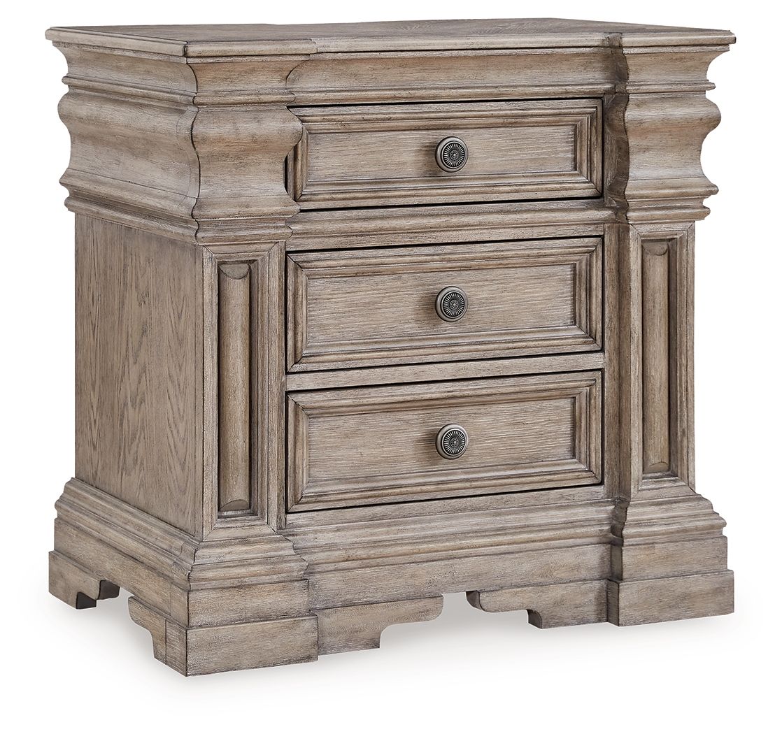 Signature Design by Ashley® Blairhurst - Light Grayish Brown - Three Drawer Night Stand | Meri Furniture