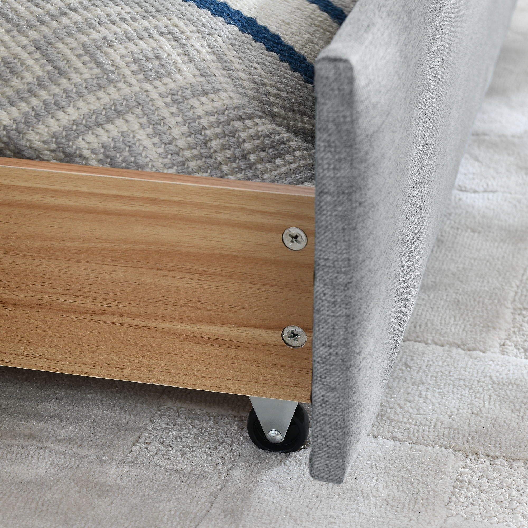 Upholstered Queen Daybed With 2 Drawers