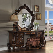 ACME The Versailles vanity desk is the perfect accent to create the style of royalty your bedroom has been needing. | Meri Furniture