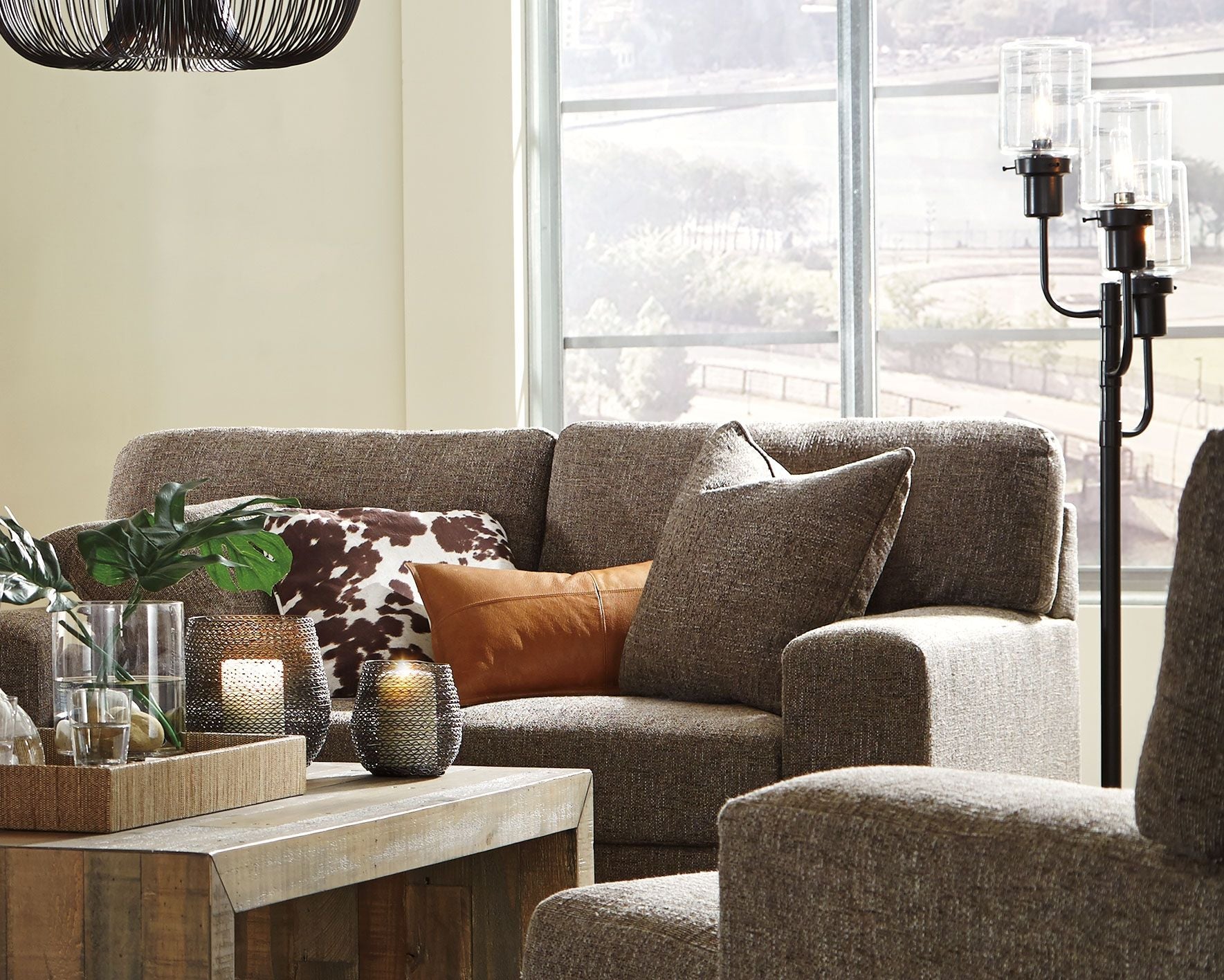 Ashley Furniture Jaak - Bronze Finish - Metal Floor Lamp | Meri Furniture