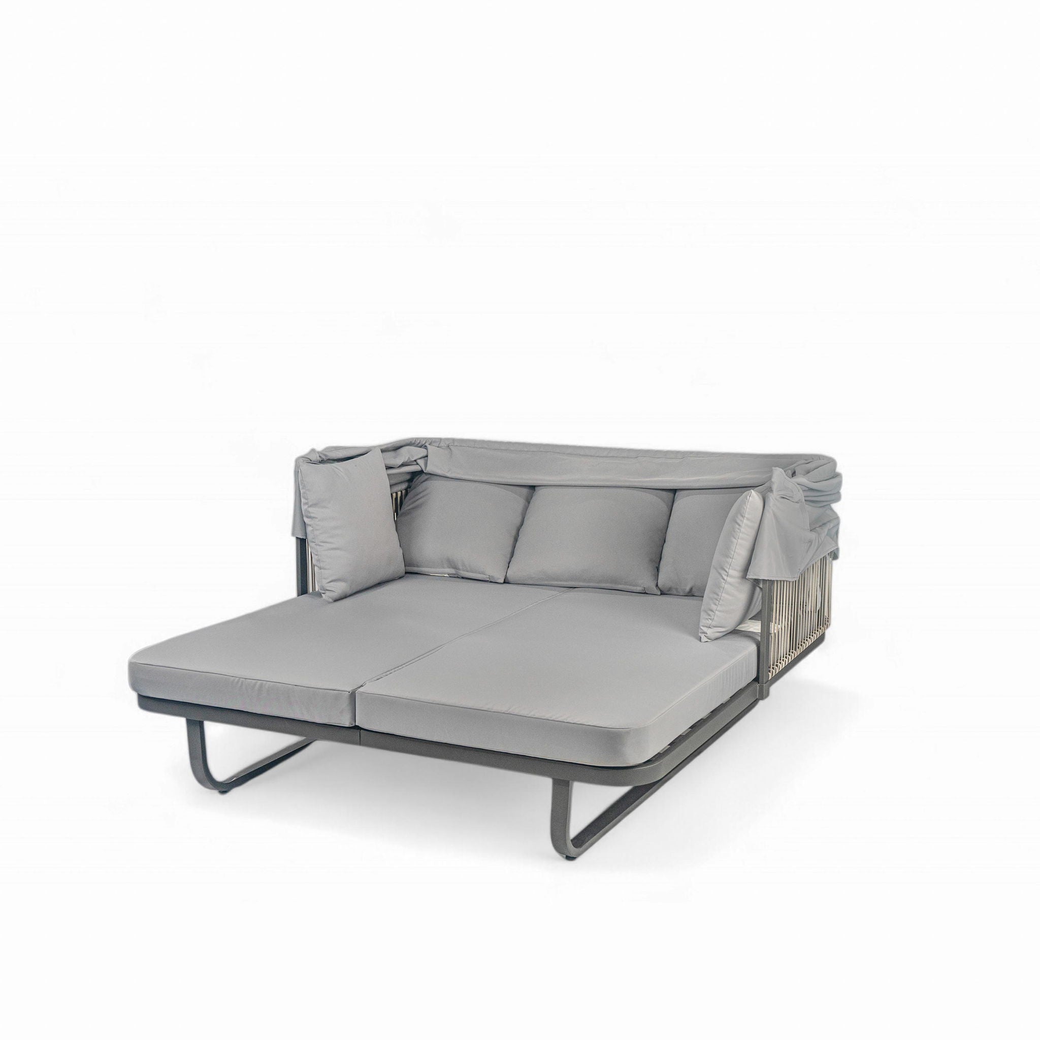 Outdoor Patio Rattan Daybed With Detachable Pillows