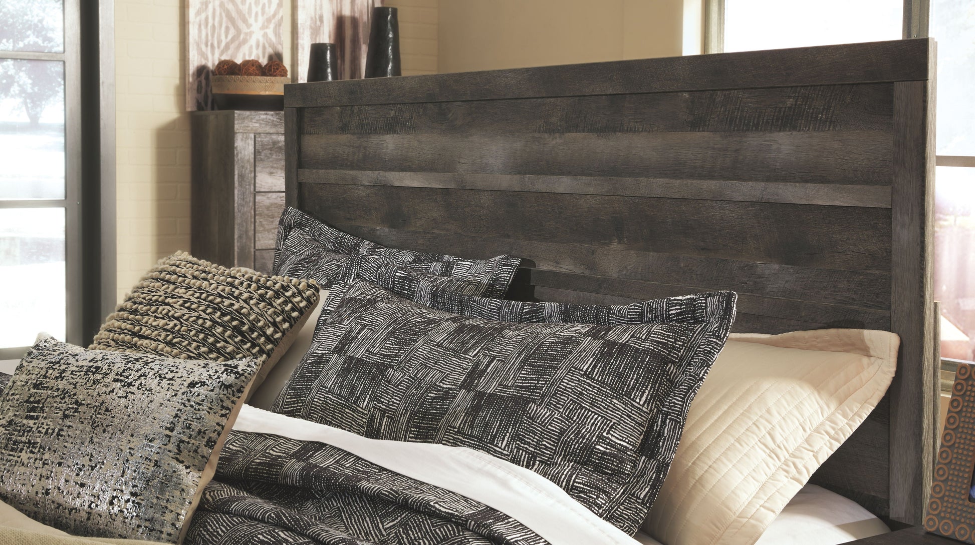Signature Design by Ashley® Wynnlow - Panel Bedroom Set | Meri Furniture